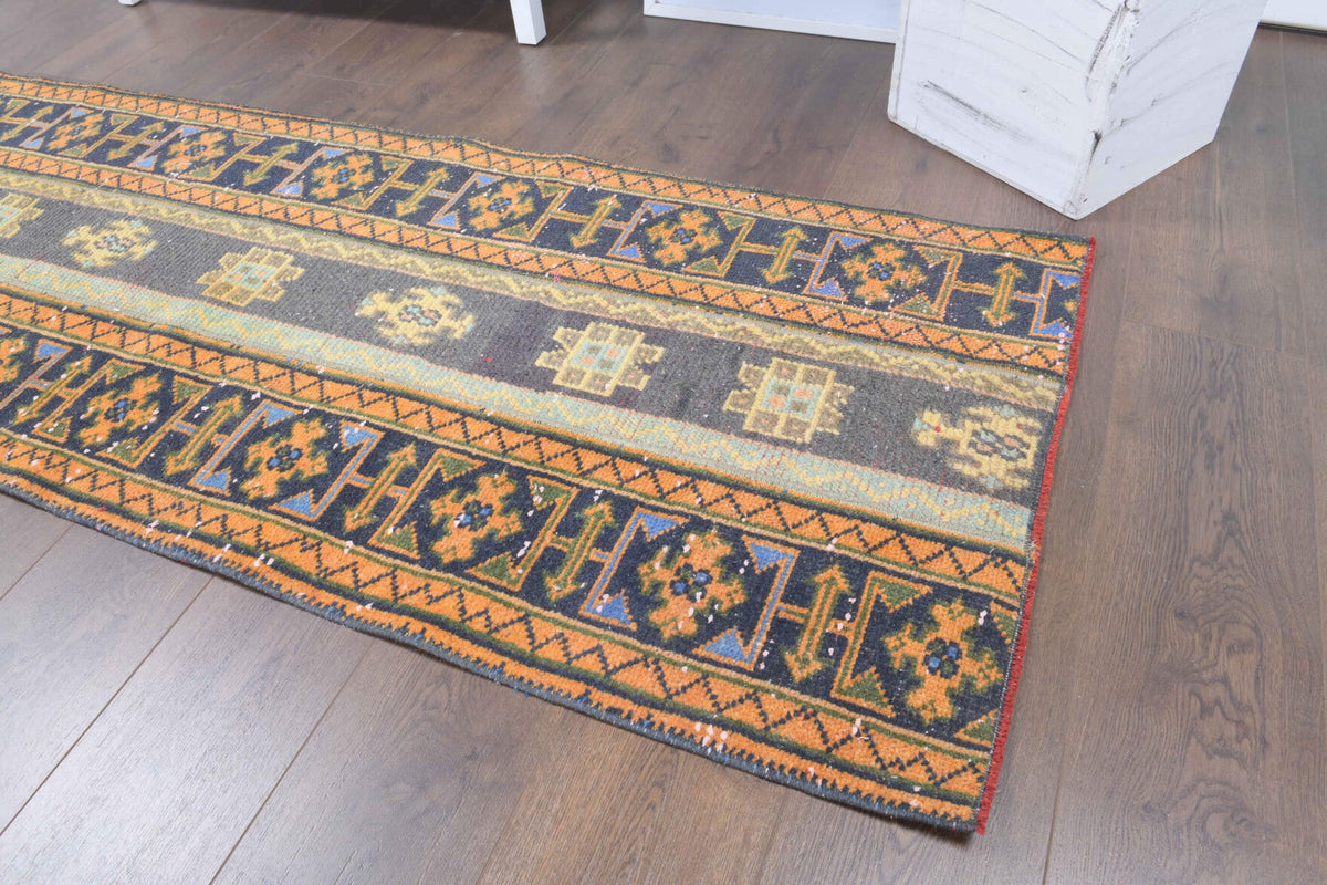 Kahverengi ve turuncu renkli patchwork vintage yolluk, yün hav, kumaş taban
