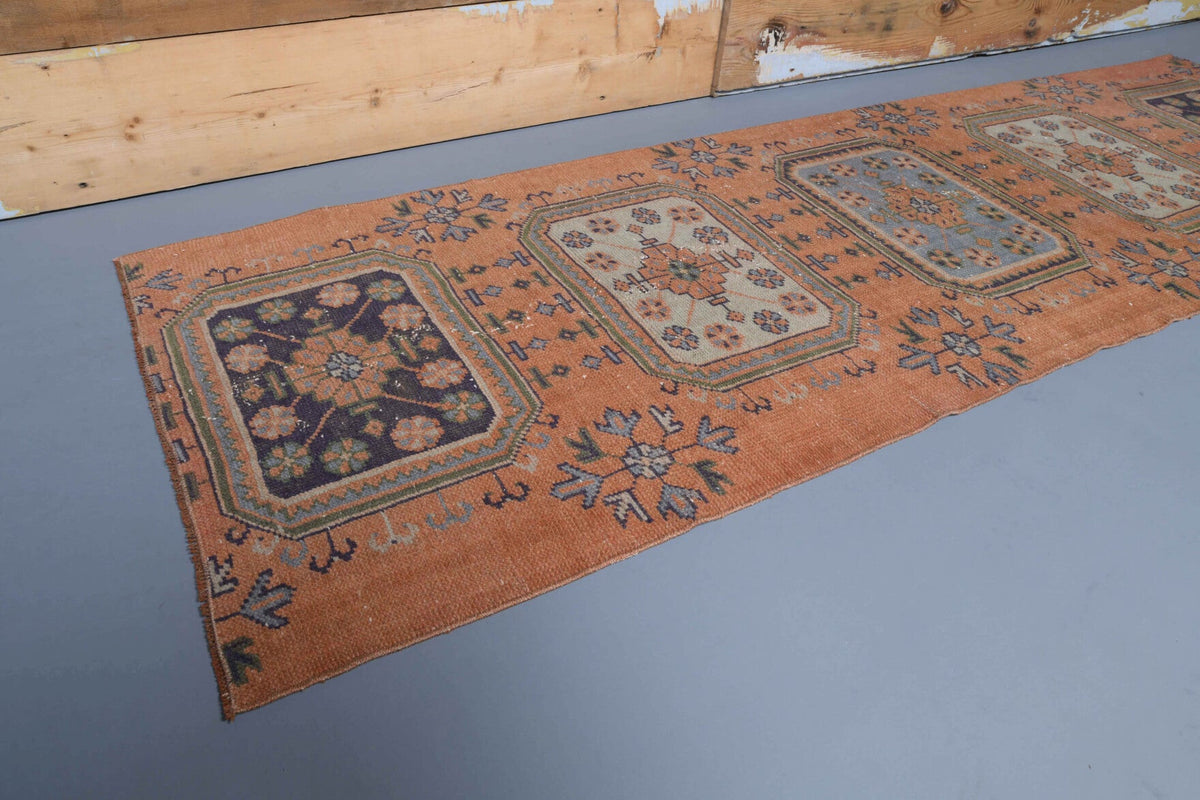 1970'lerden Anadolu kökenli çiçek desenli el dokuma vintage yolluk, 87x274 cm