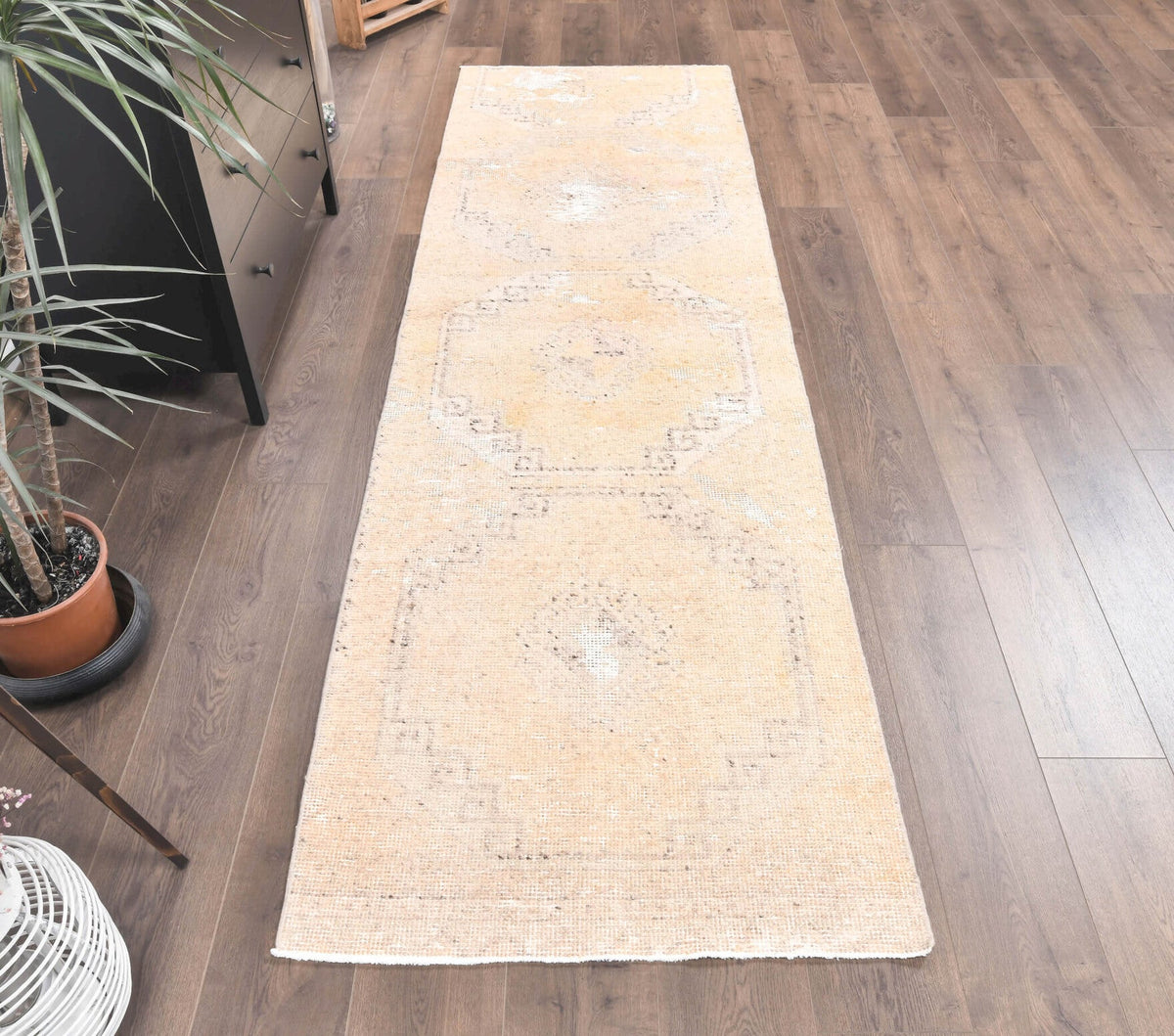El yapımı vintage yolluk 86x284 cm geometrik desenli yün - yakın çekim doku detayı