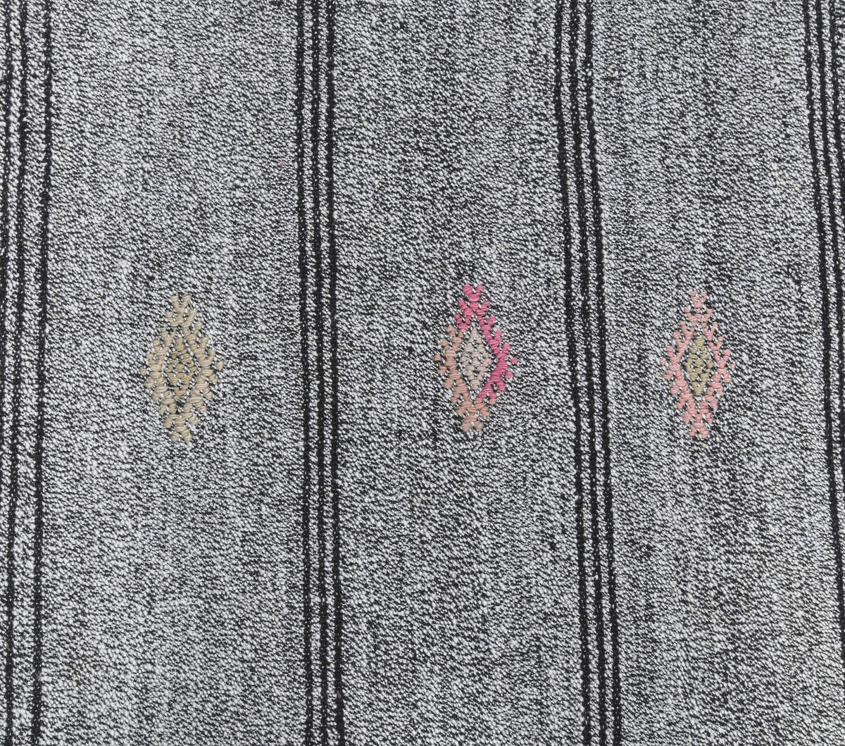 Anadolu kökenli el dokuma kilim – 1960'lar üretimi, çizgili