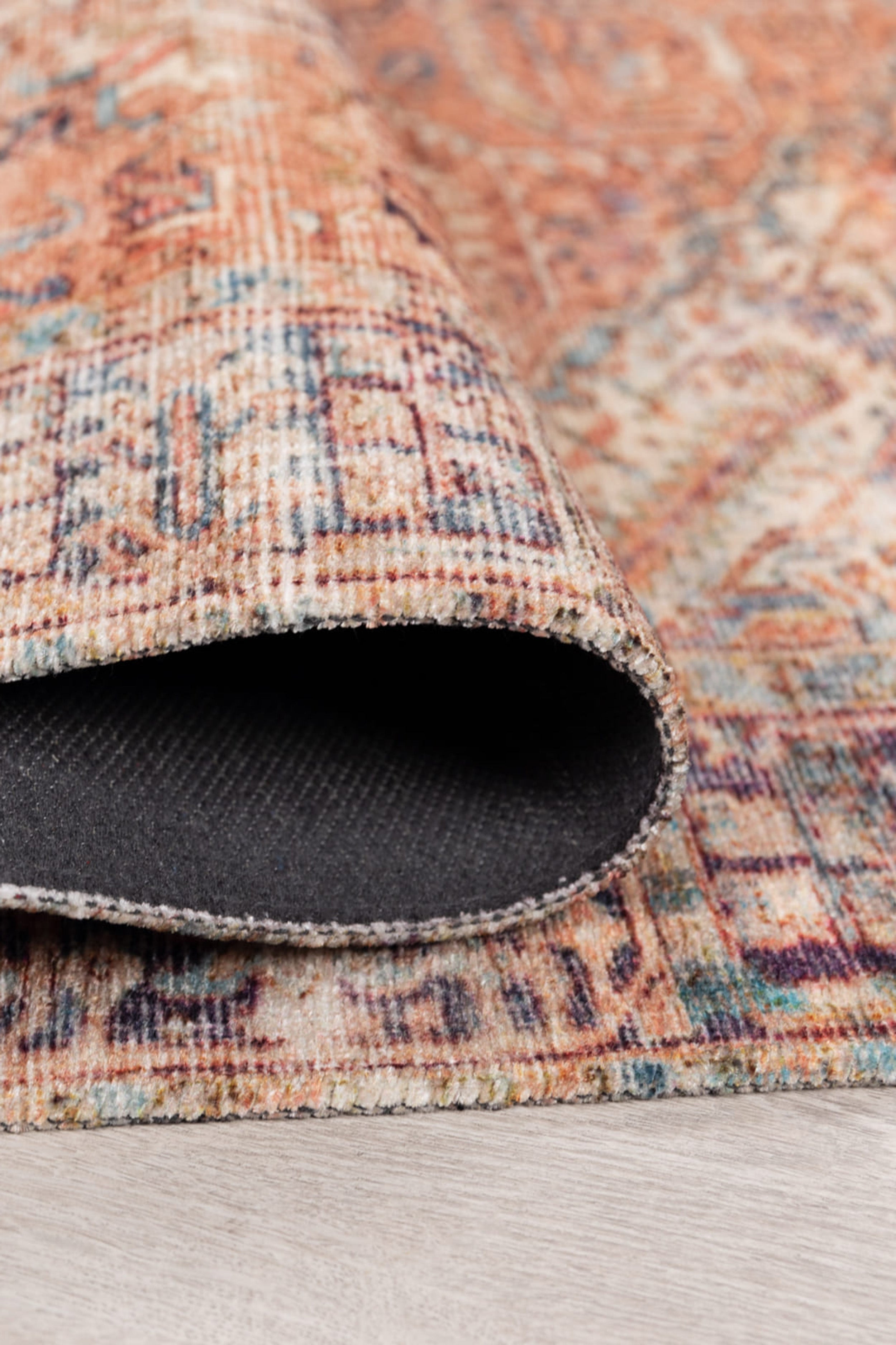 Kiremit ve Mavi Geleneksel Madalyon Eskitme Tasarım Halı