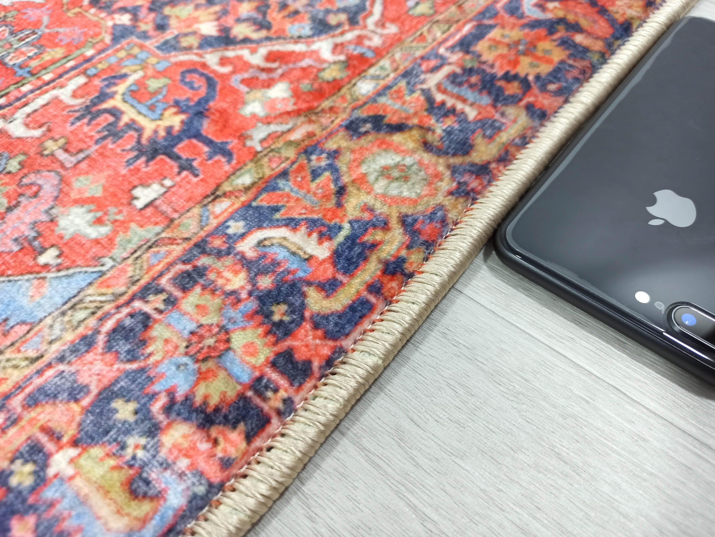 Roter und marineblauer Vintage-Teppich