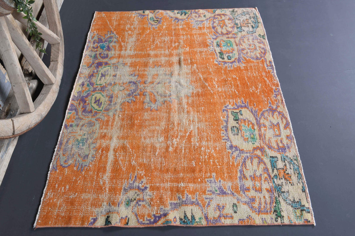 1970'lerden Anadolu kökenli oryantal desenli el dokuma vintage halı, 110x147 cm
