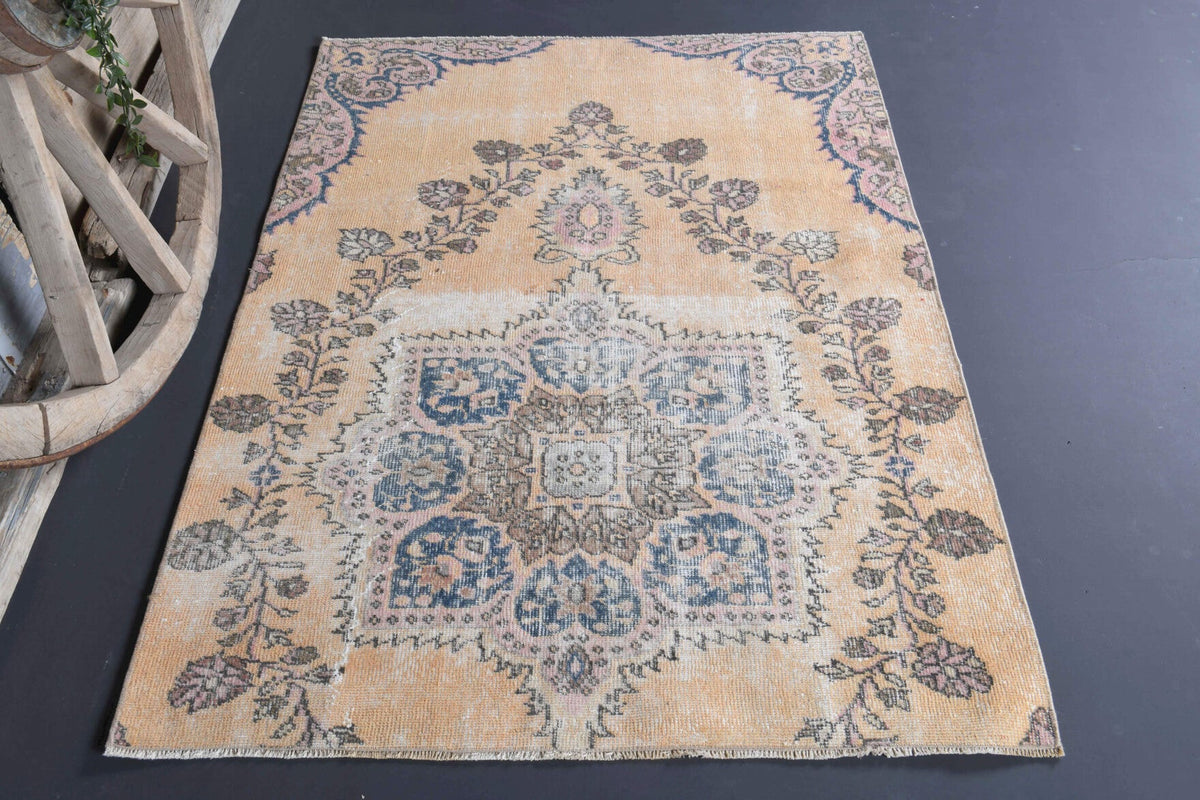 1970'lerden Anadolu kökenli oryantal desenli el dokuma vintage halı, 115x155 cm