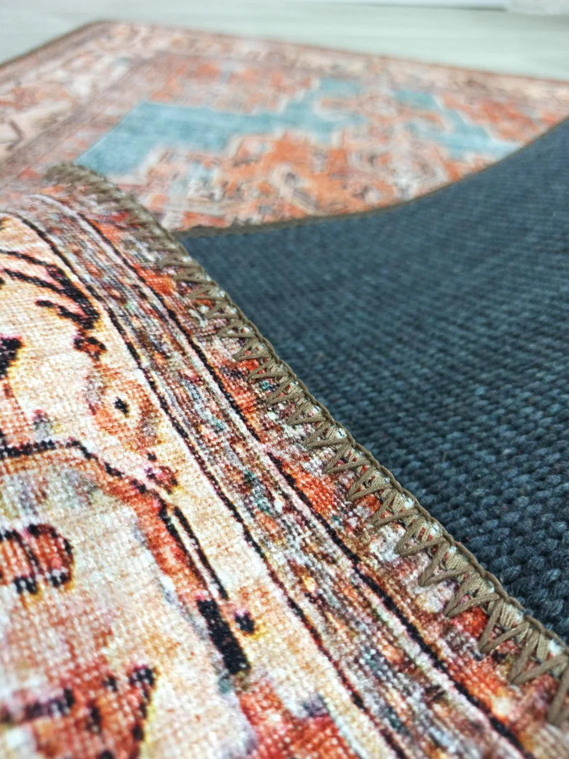 Rot-blauer Vintage-Teppich mit Medaillonmuster