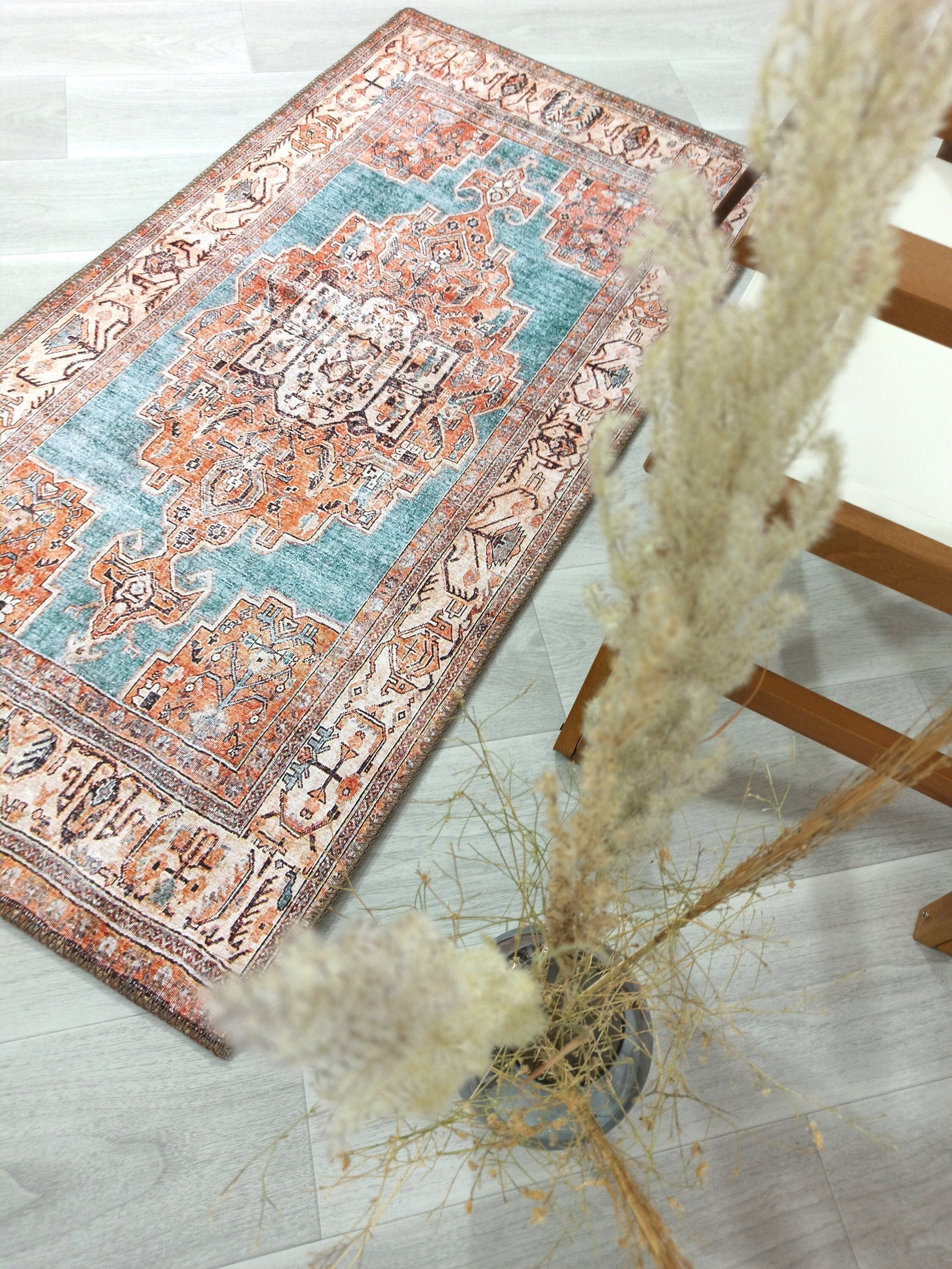 Rot-blauer Vintage-Teppich mit Medaillonmuster