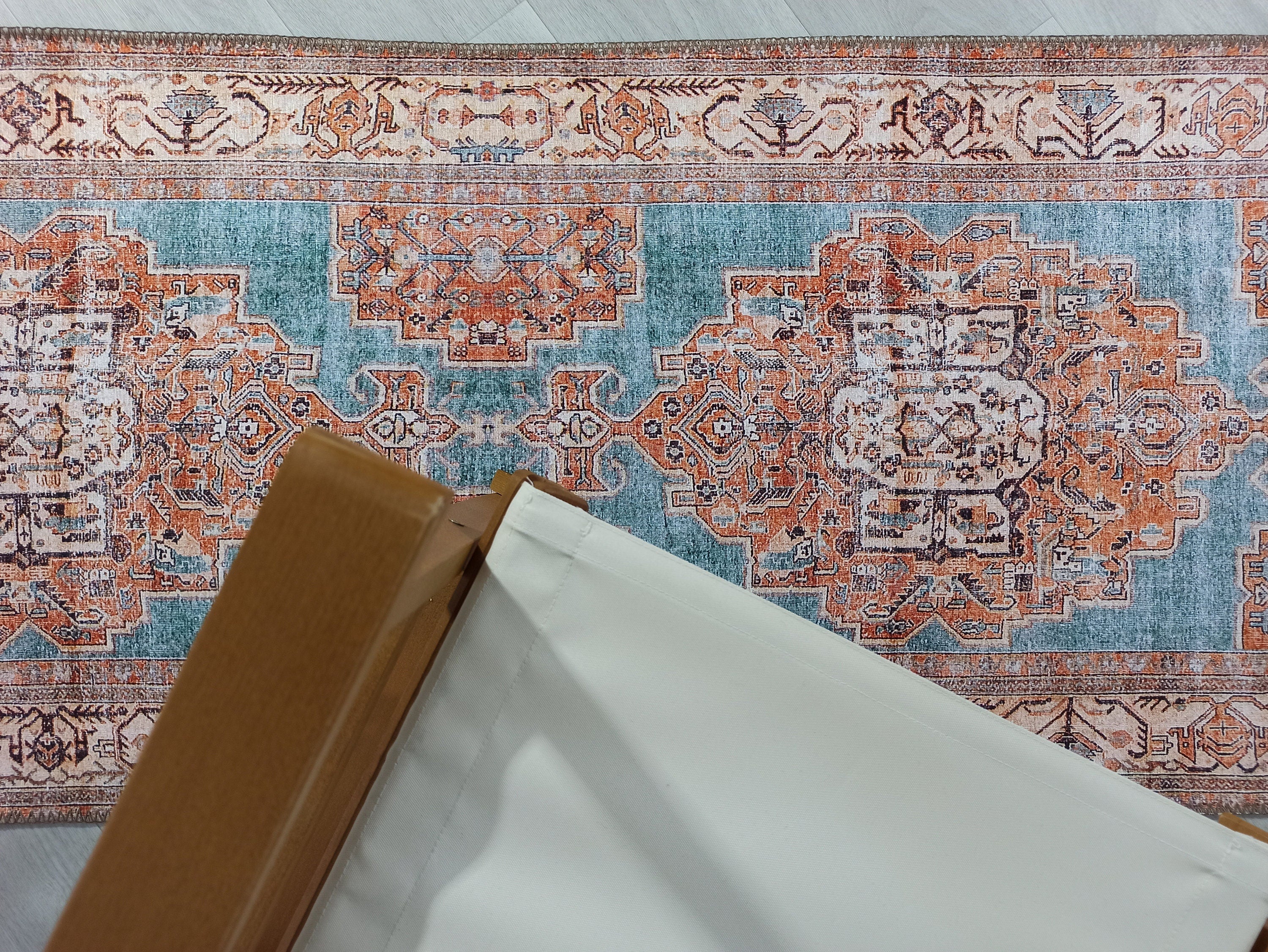 Rot-blauer Vintage-Teppich mit Medaillonmuster