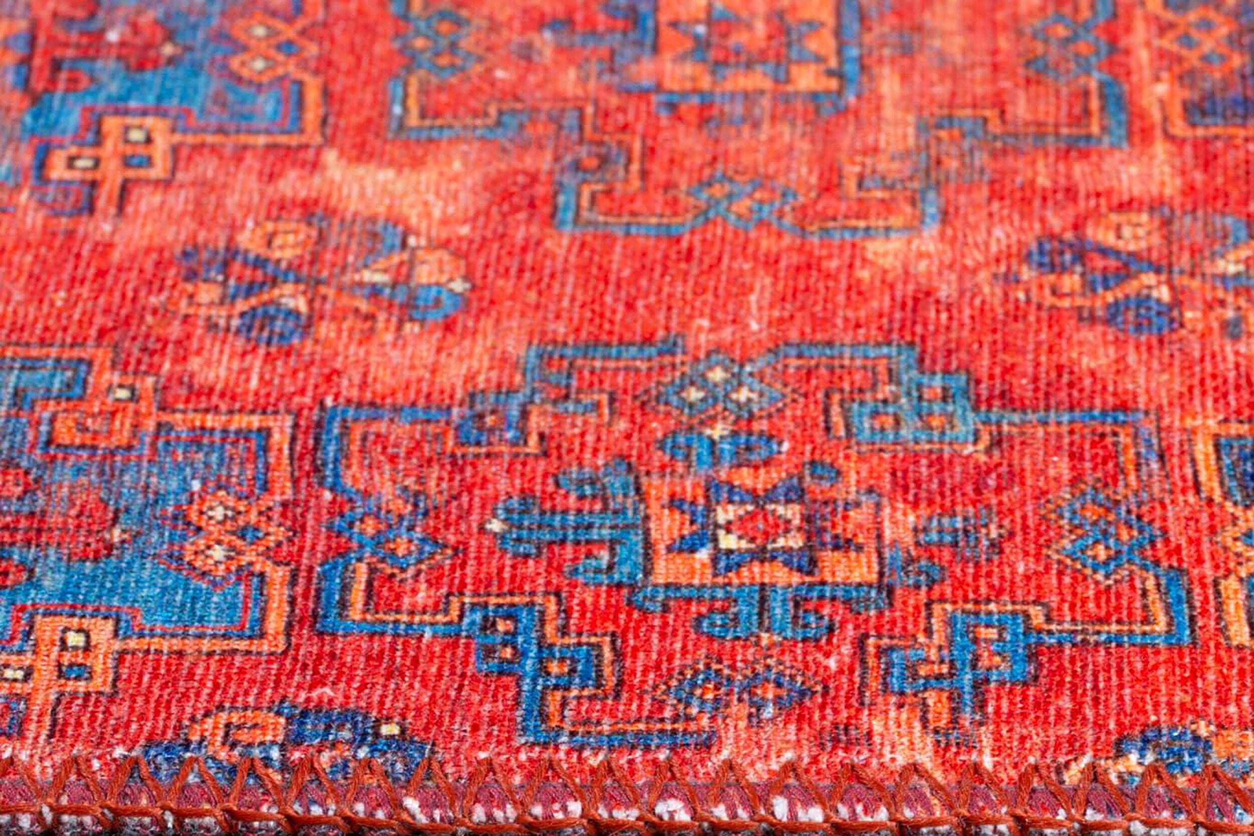 Rot-blauer Vintage-Teppich mit Medaillonmuster