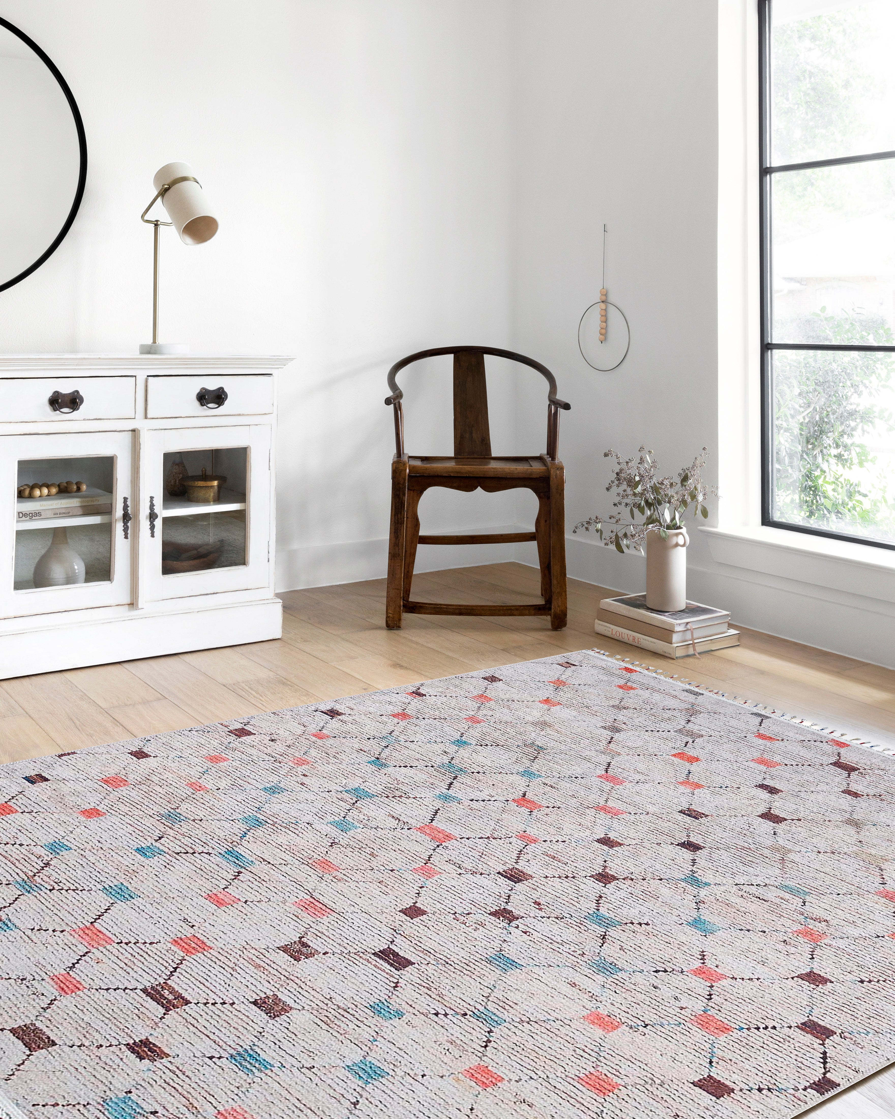 Blassrosa, cremebeige, geometrisch gemusterter Kelim-Teppich