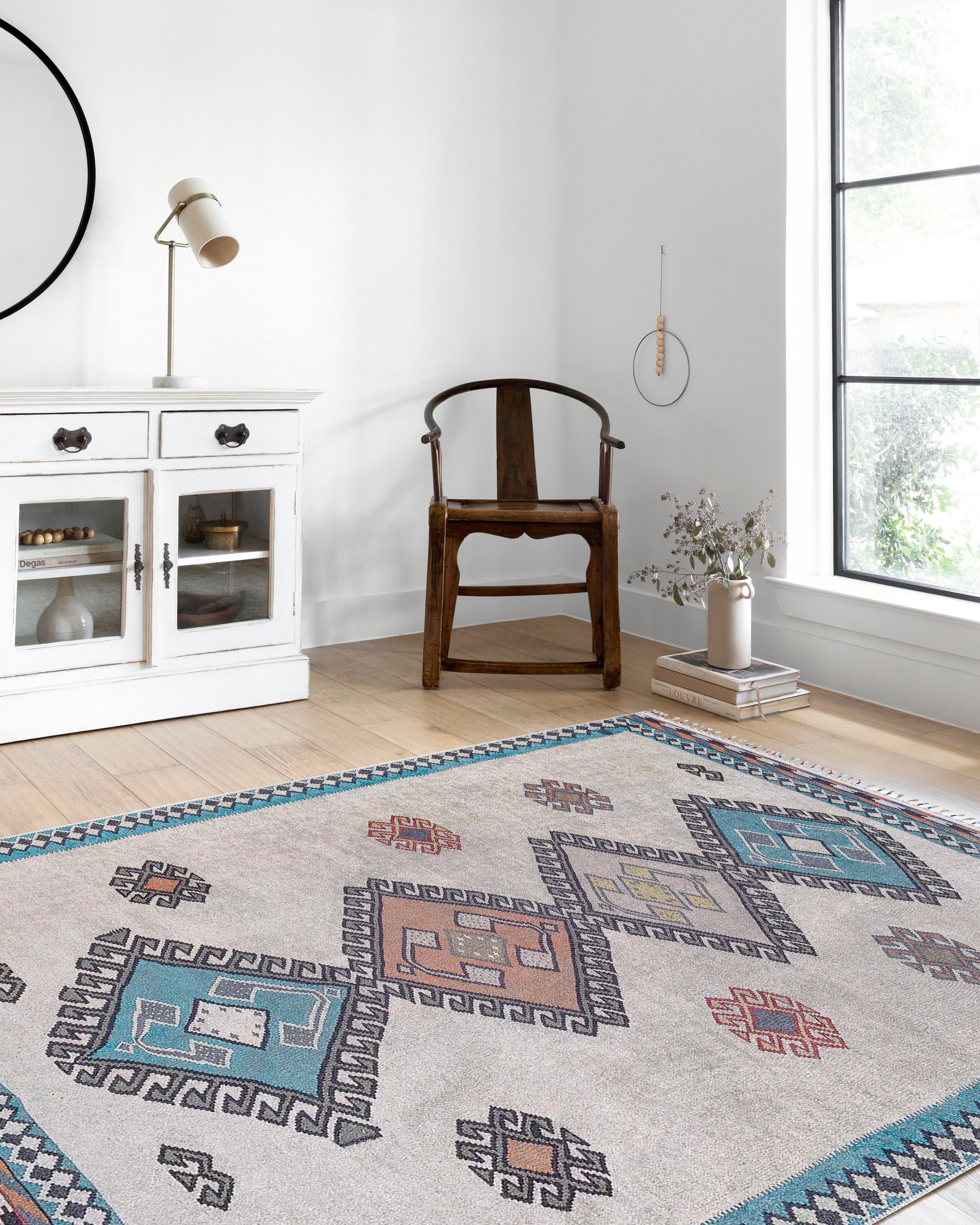 Blassrosa, cremebeige, geometrisch gemusterter Kelim-Teppich