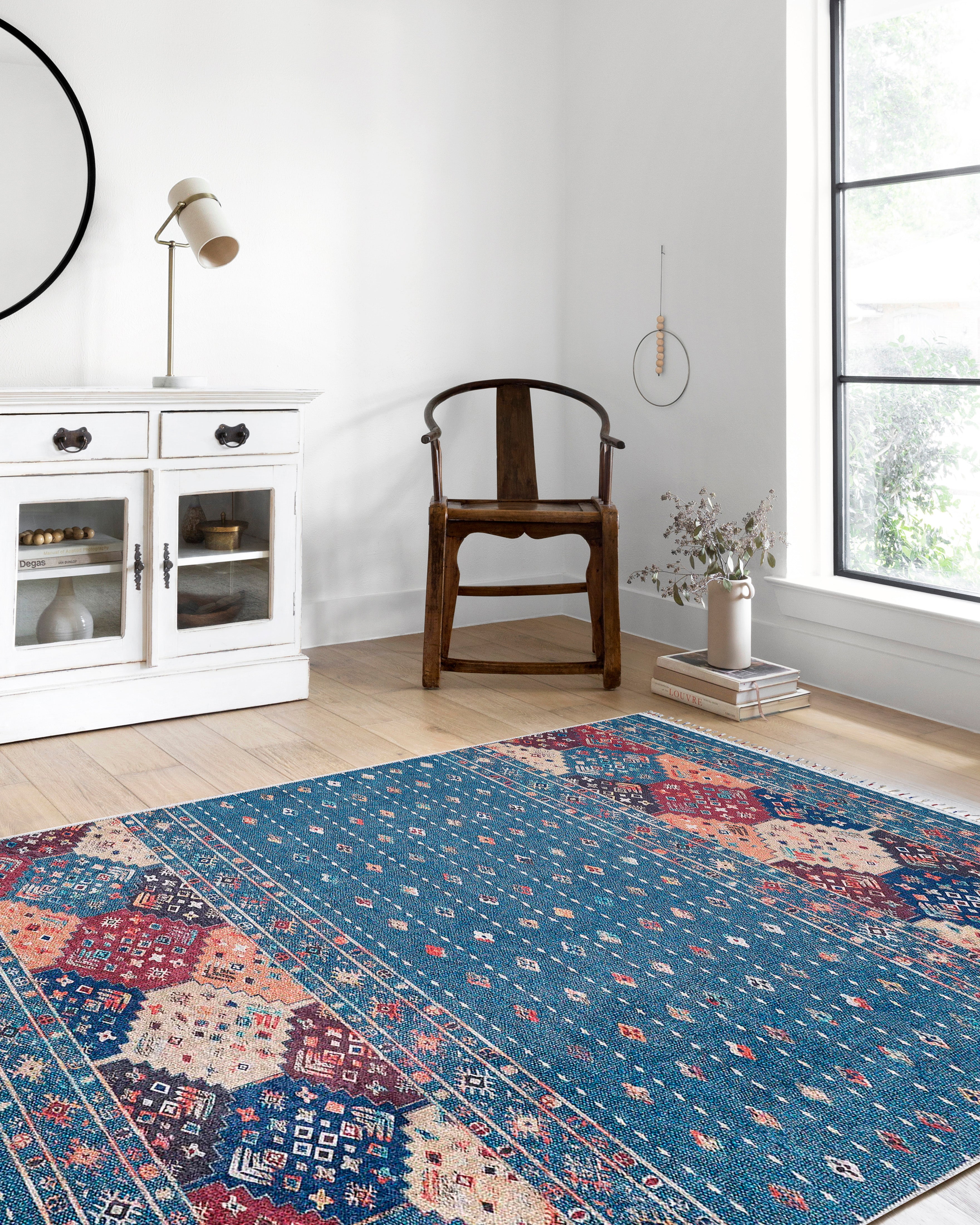 Blassrosa, cremebeige, geometrisch gemusterter Kelim-Teppich