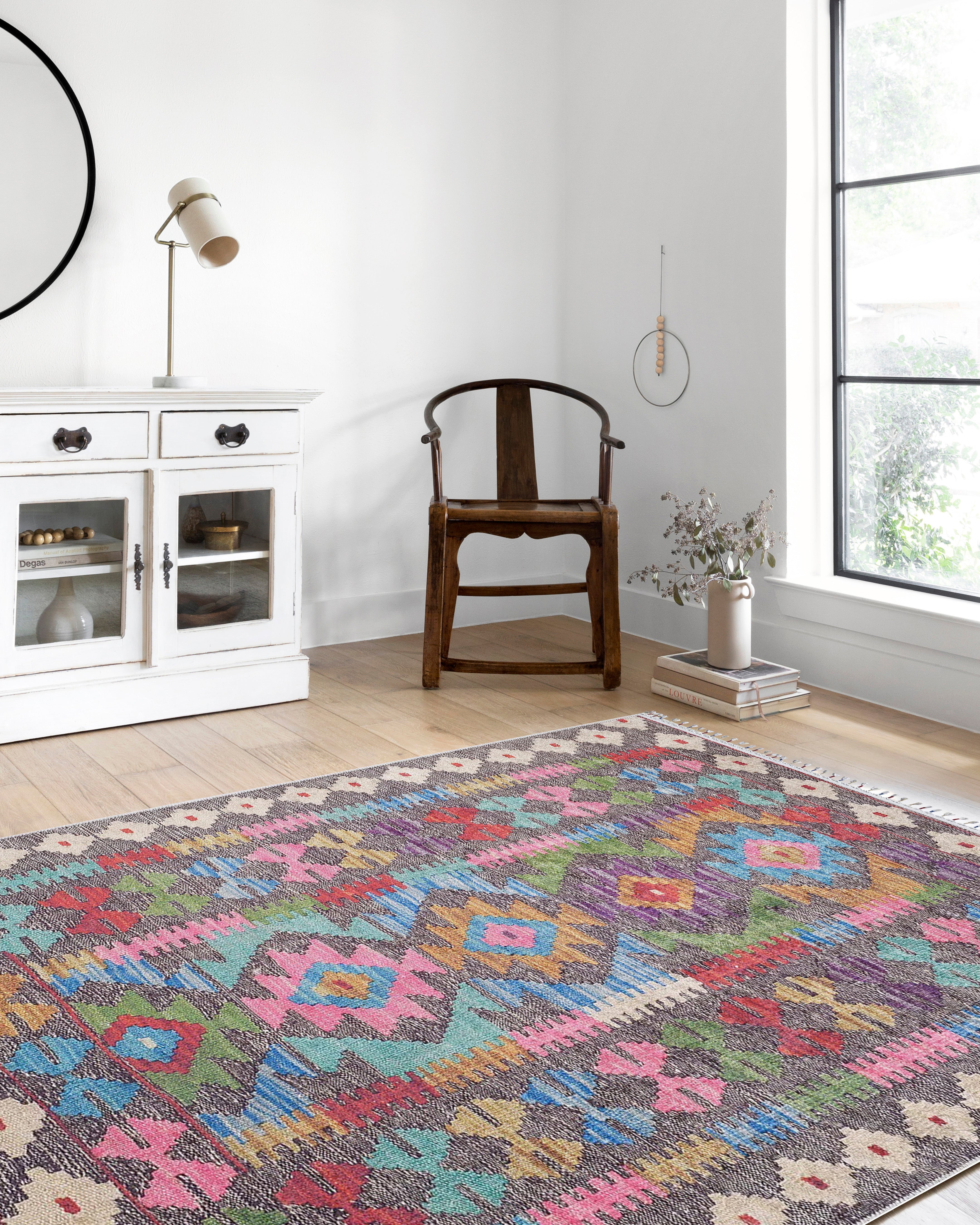 Blassrosa, cremebeige, geometrisch gemusterter Kelim-Teppich