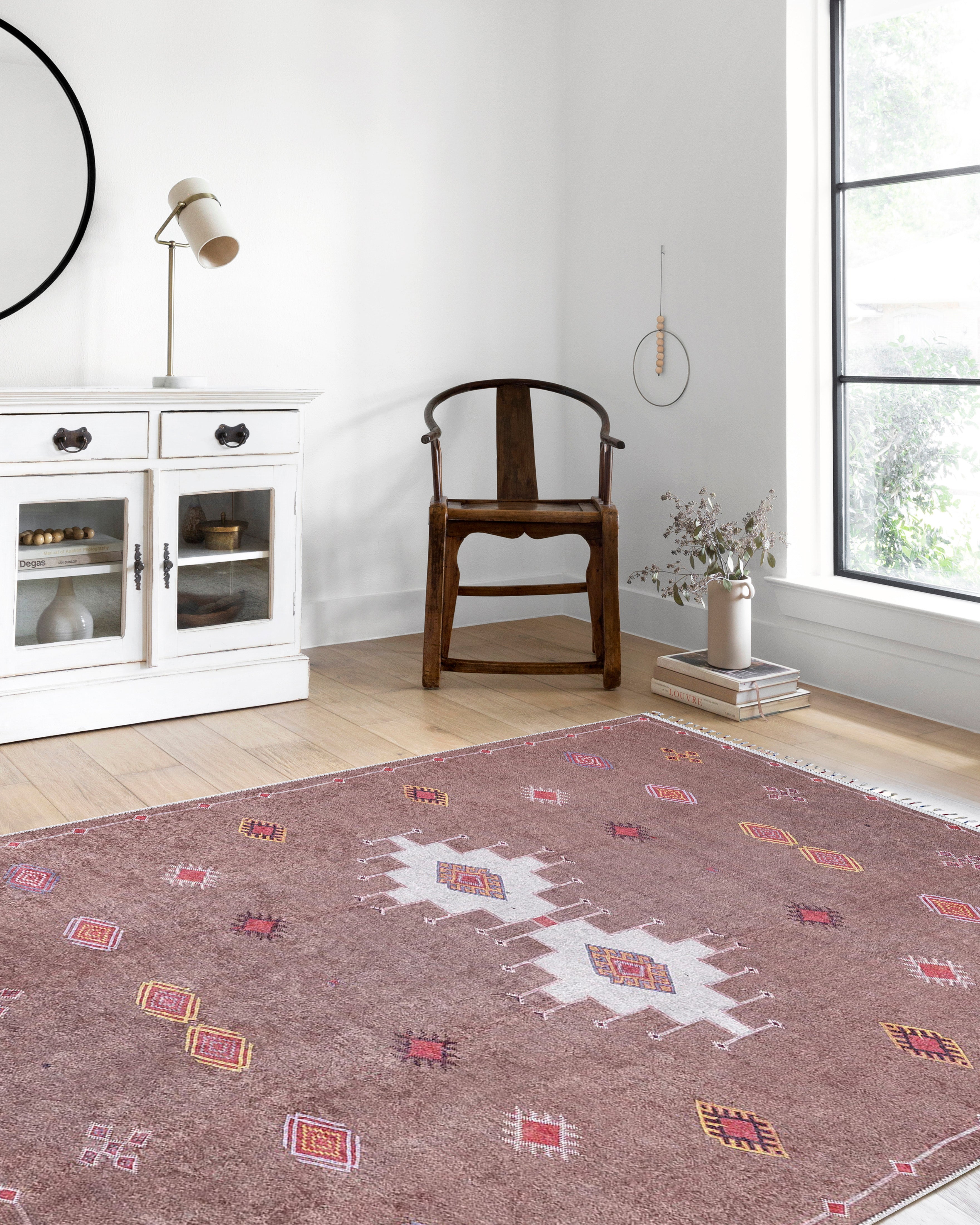 Blassrosa, cremebeige, geometrisch gemusterter Kelim-Teppich