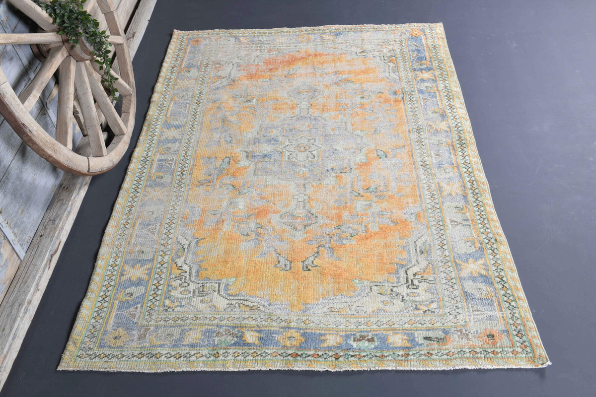1970'lerden Anadolu kökenli oryantal desenli el dokuma vintage halı, 164x235 cm