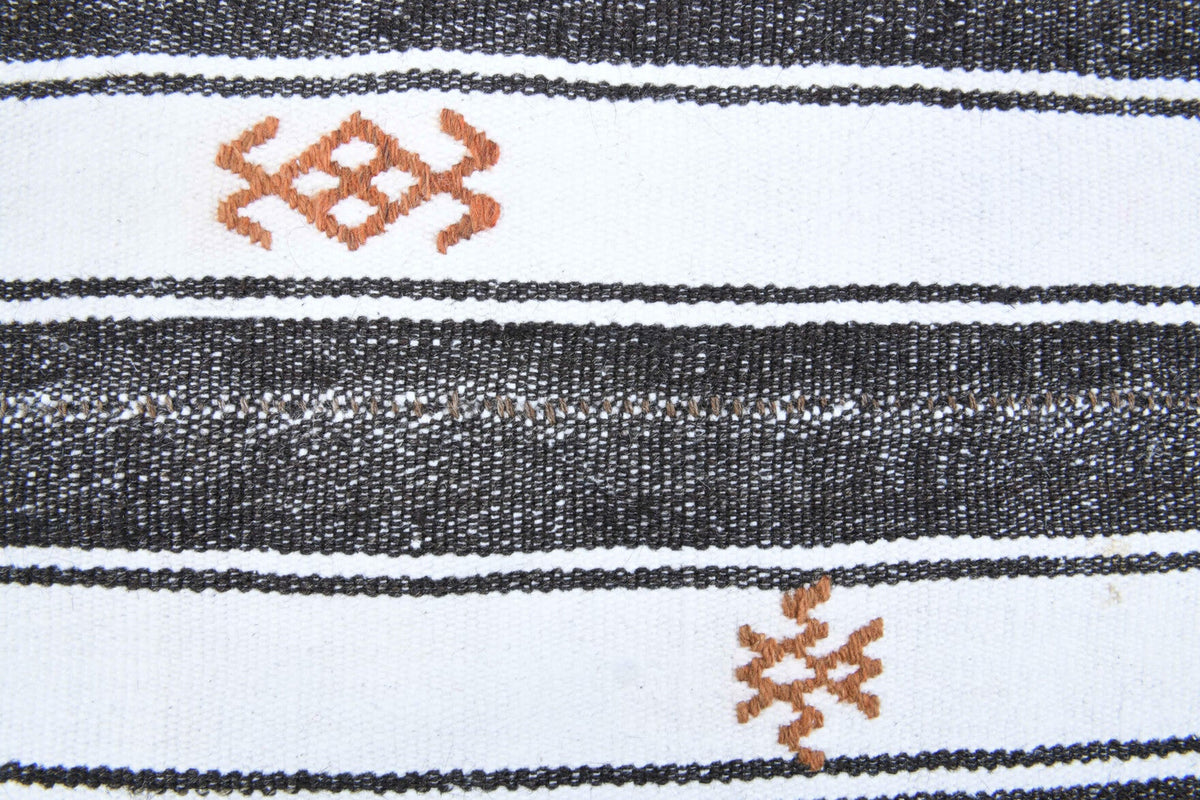 Gri ve beyaz renkli el dokuma vintage kilim, %100 yün dokuma