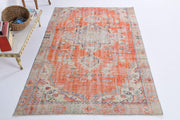 1970'lerden Anadolu kökenli oryantal desenli el dokuma vintage halı, 146x228 cm