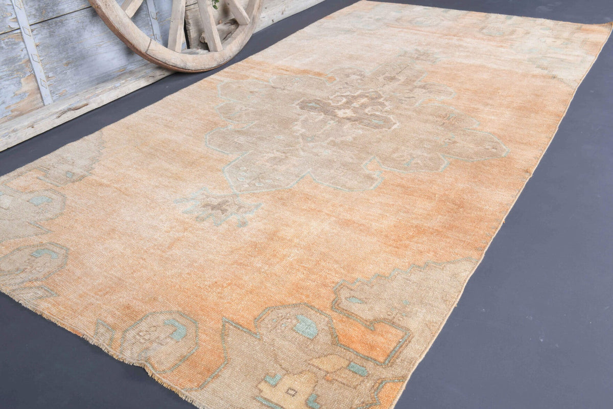 El yapımı vintage halı 122x274 cm oryantal desenli yün - yakın çekim doku detayı