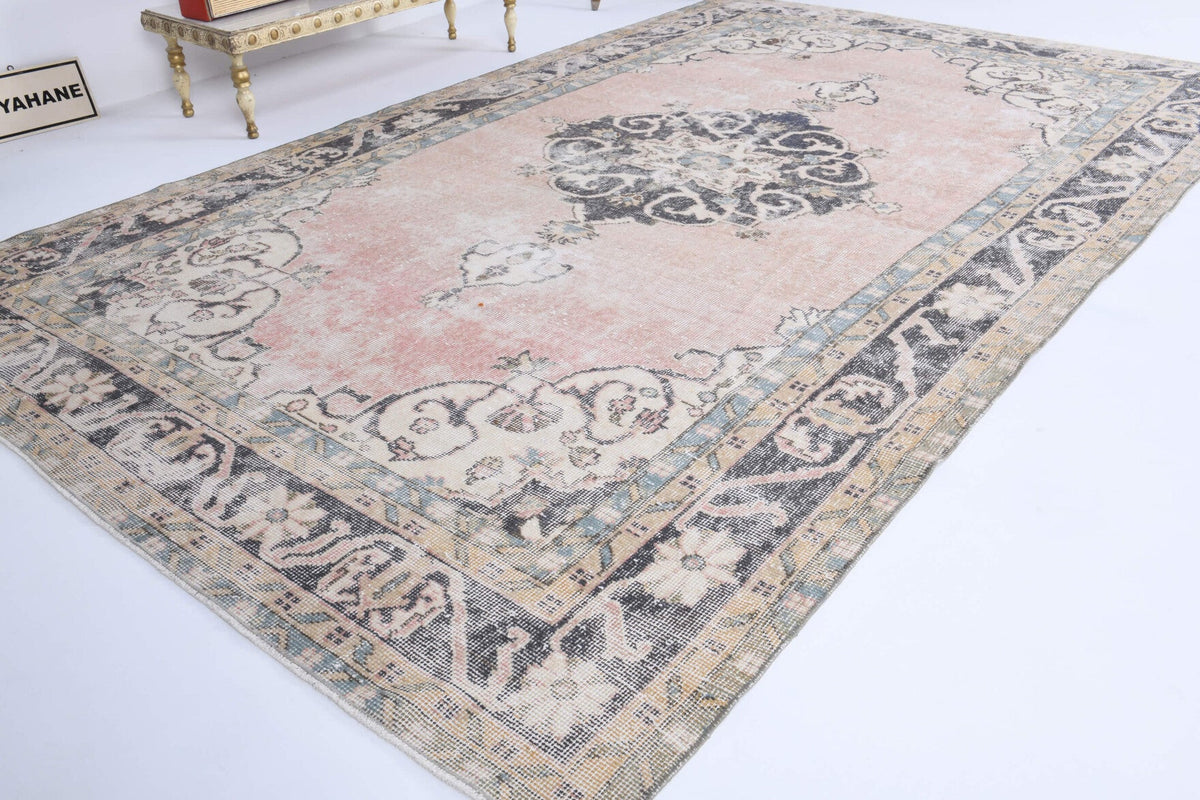 El yapımı vintage halı 183x305 cm madalyonlu desenli yün - yakın çekim doku detayı