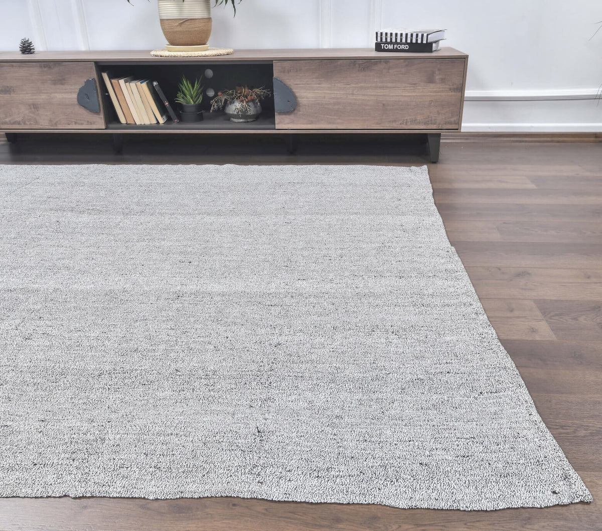 Düz zeminli el dokuma vintage kilim – gri tonlarda yün dokuma