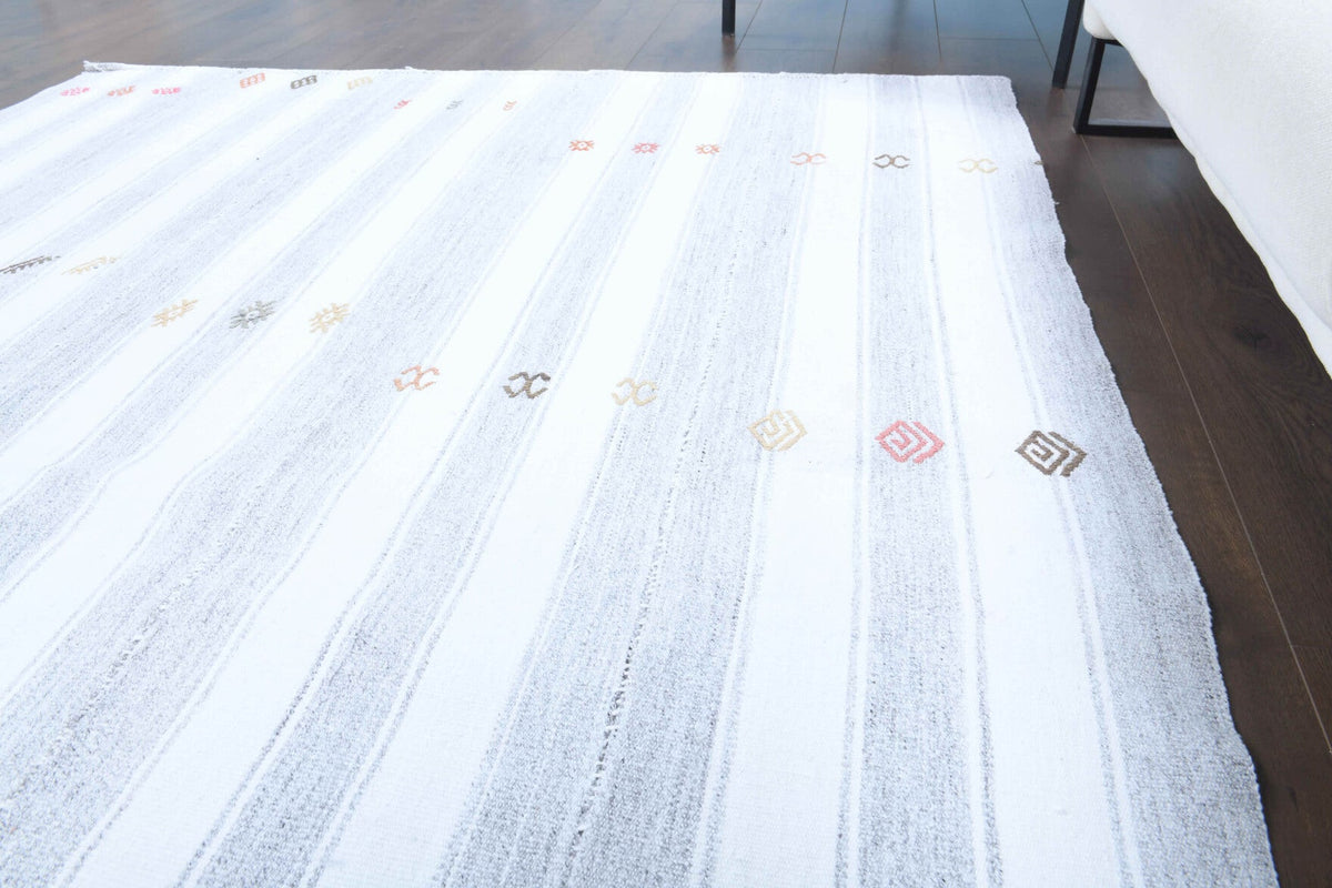 Anadolu kökenli el dokuma kilim – 1960'lar üretimi, çizgili