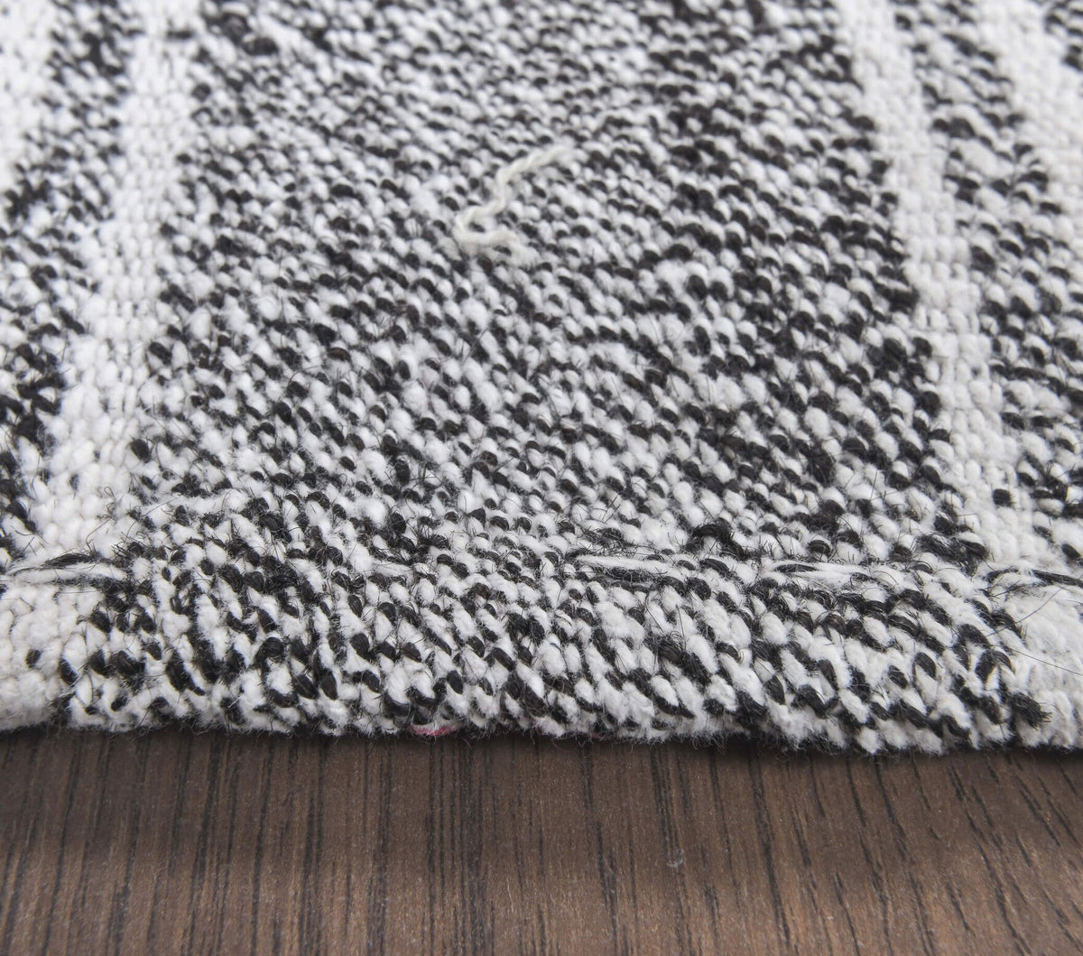 Salon için çizgili el dokuma vintage kilim – 185x242 cm