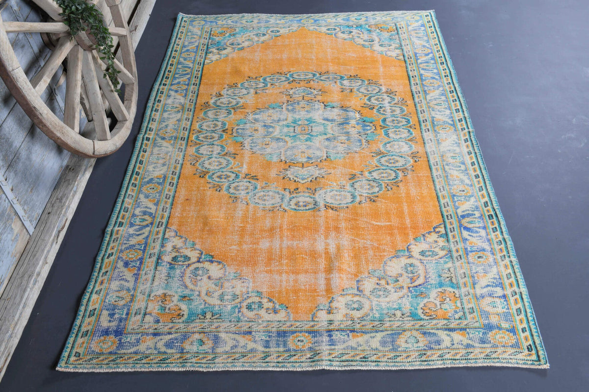 1970'lerden Anadolu kökenli oryantal desenli el dokuma vintage halı, 172x262 cm