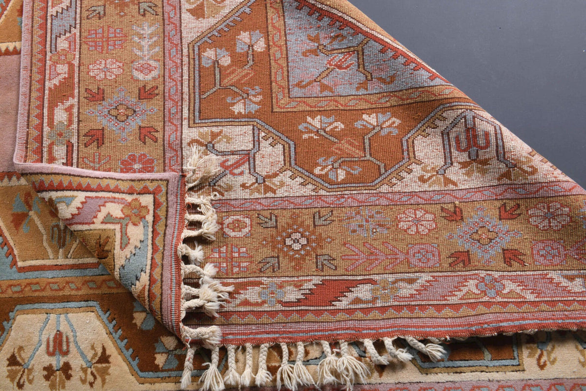 Milas kökenli el dokuma halı – 1970'ler üretimi, tribal desenli
