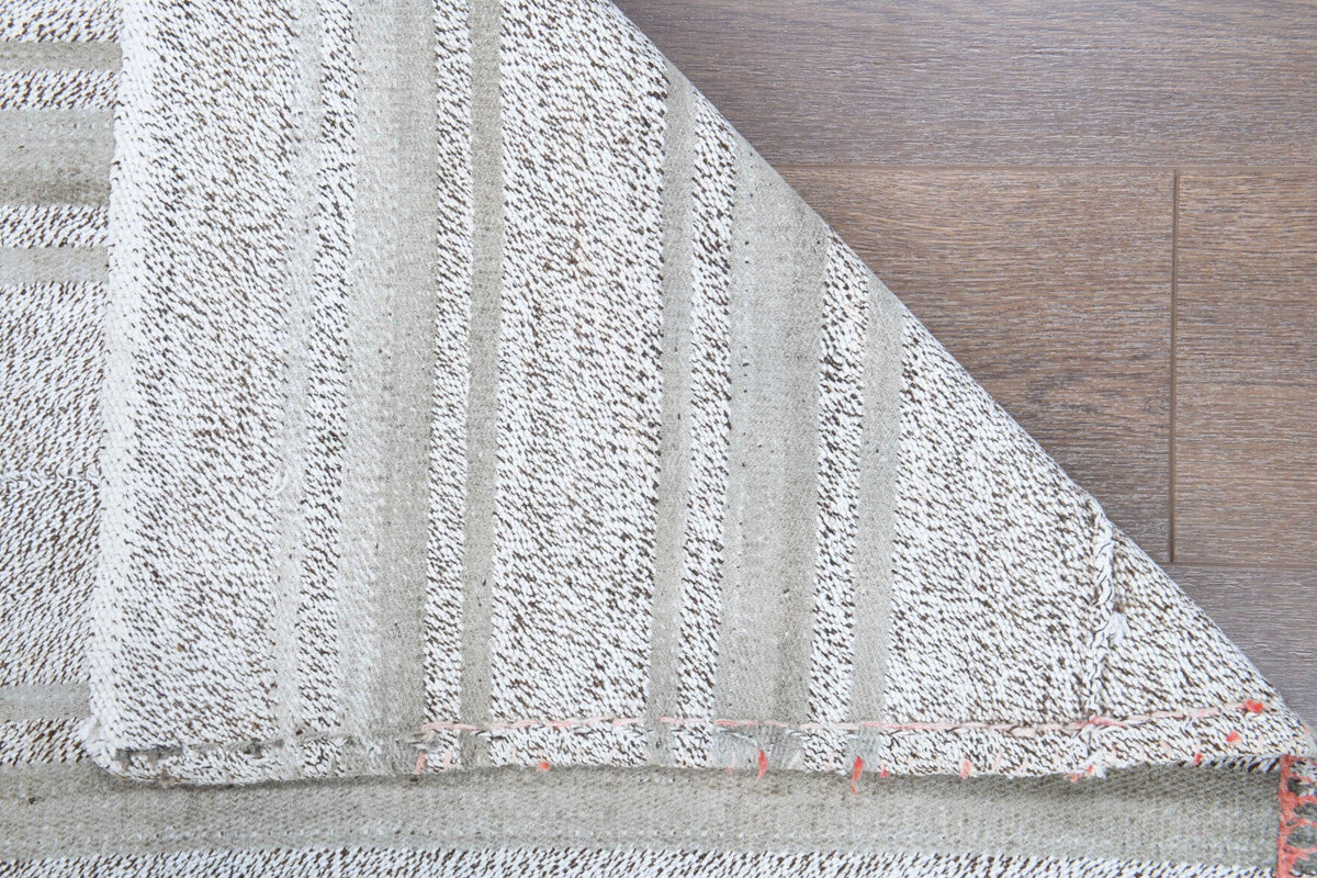 Beyaz renkli el dokuma vintage kilim, %100 yün dokuma