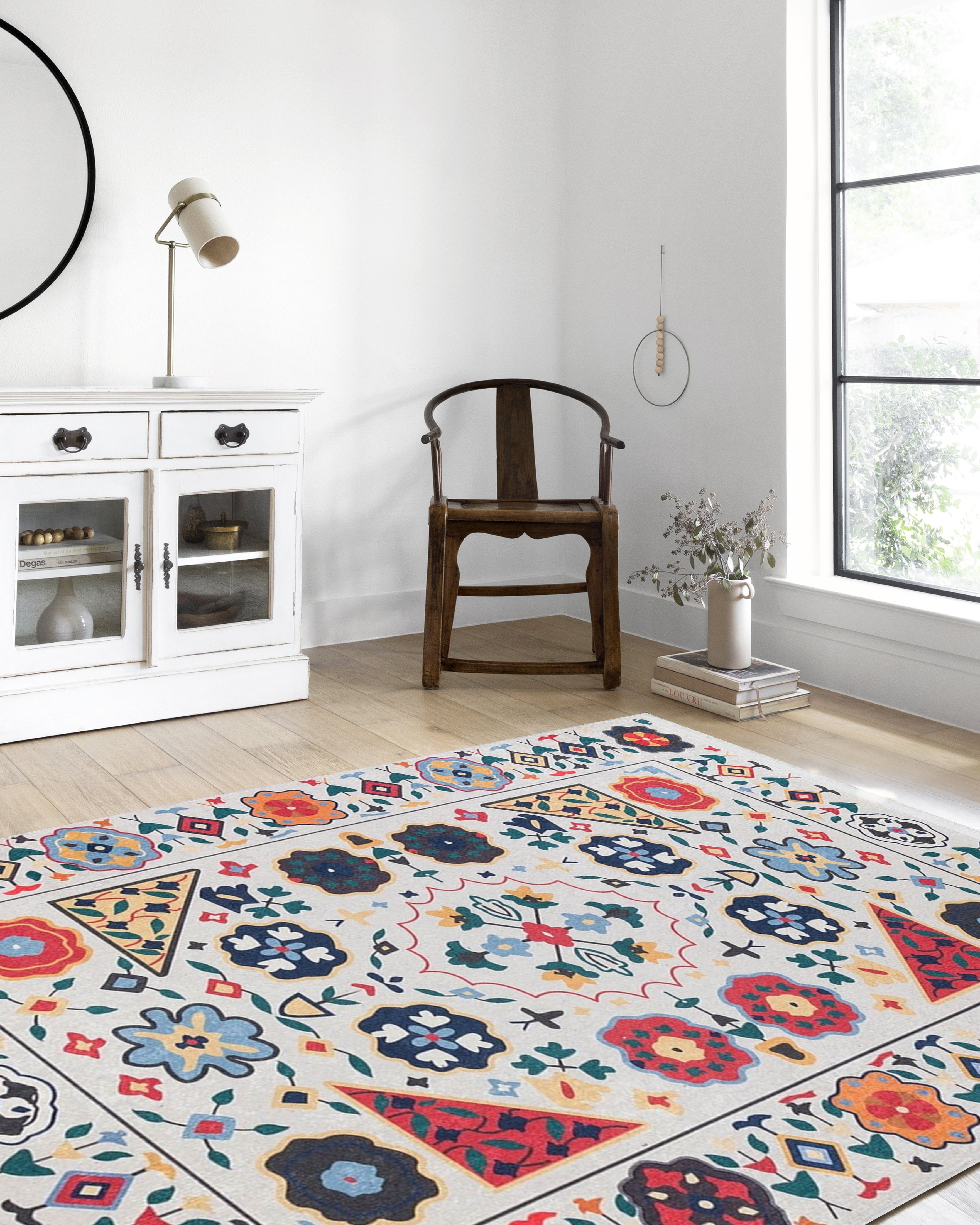 Krem Çok Renkli Çiçek Desenli Etnik Kilim Halı