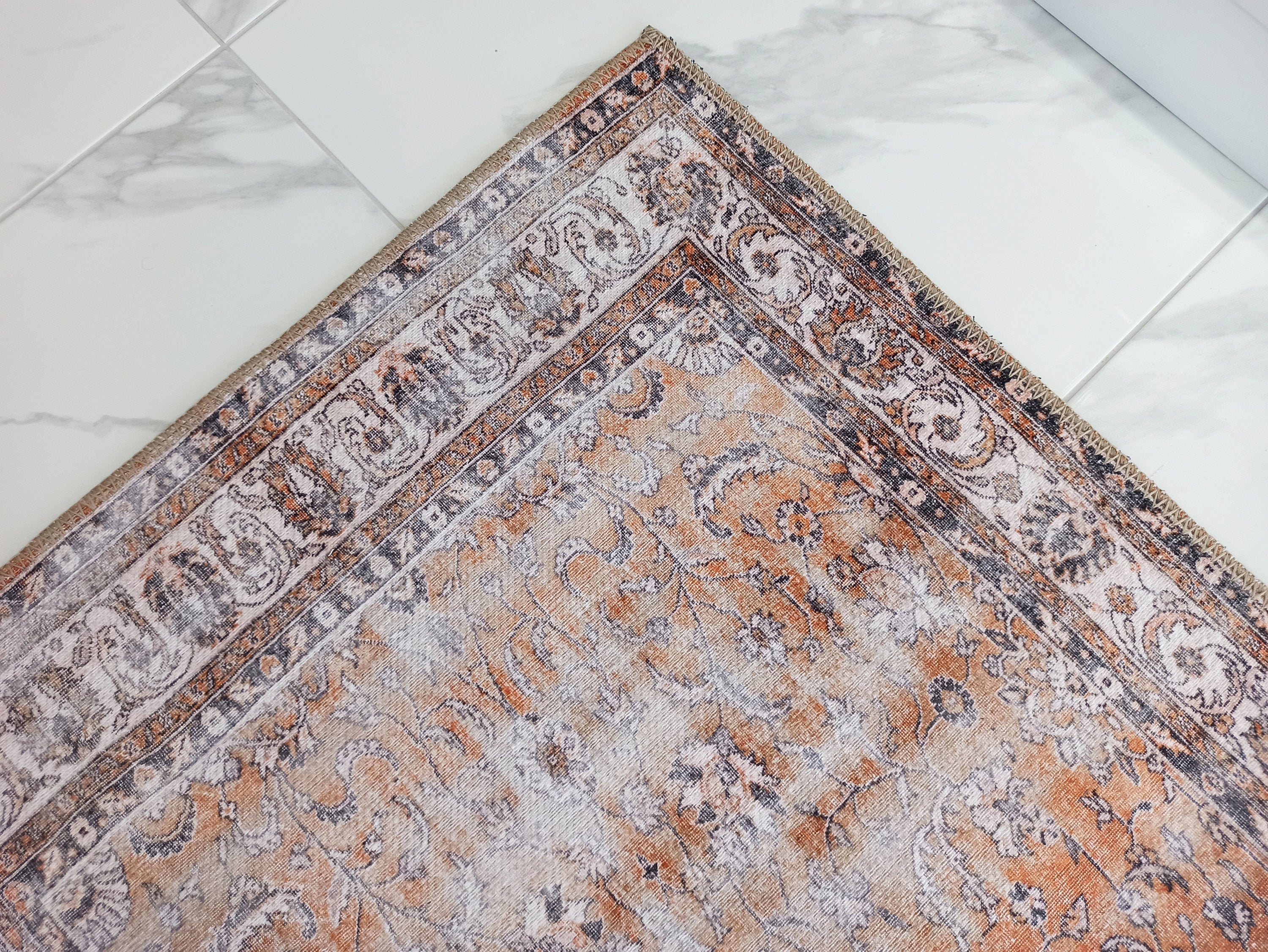 Solgun Turuncu ve Krem Eskitme Çiçekli Vintage Halı - OUTLET - AL159OU