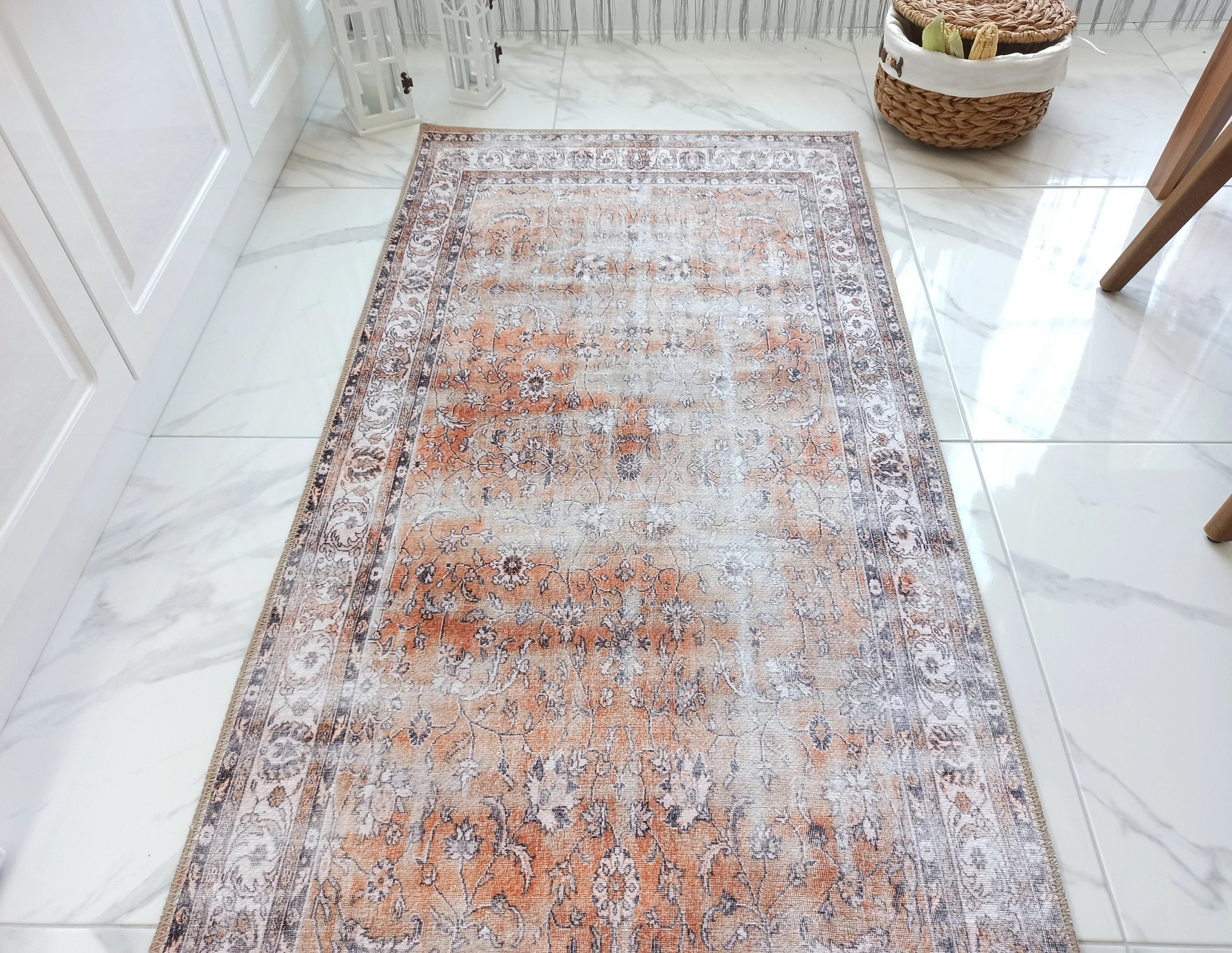 Solgun Turuncu ve Krem Eskitme Çiçekli Vintage Halı - OUTLET - AL159OU