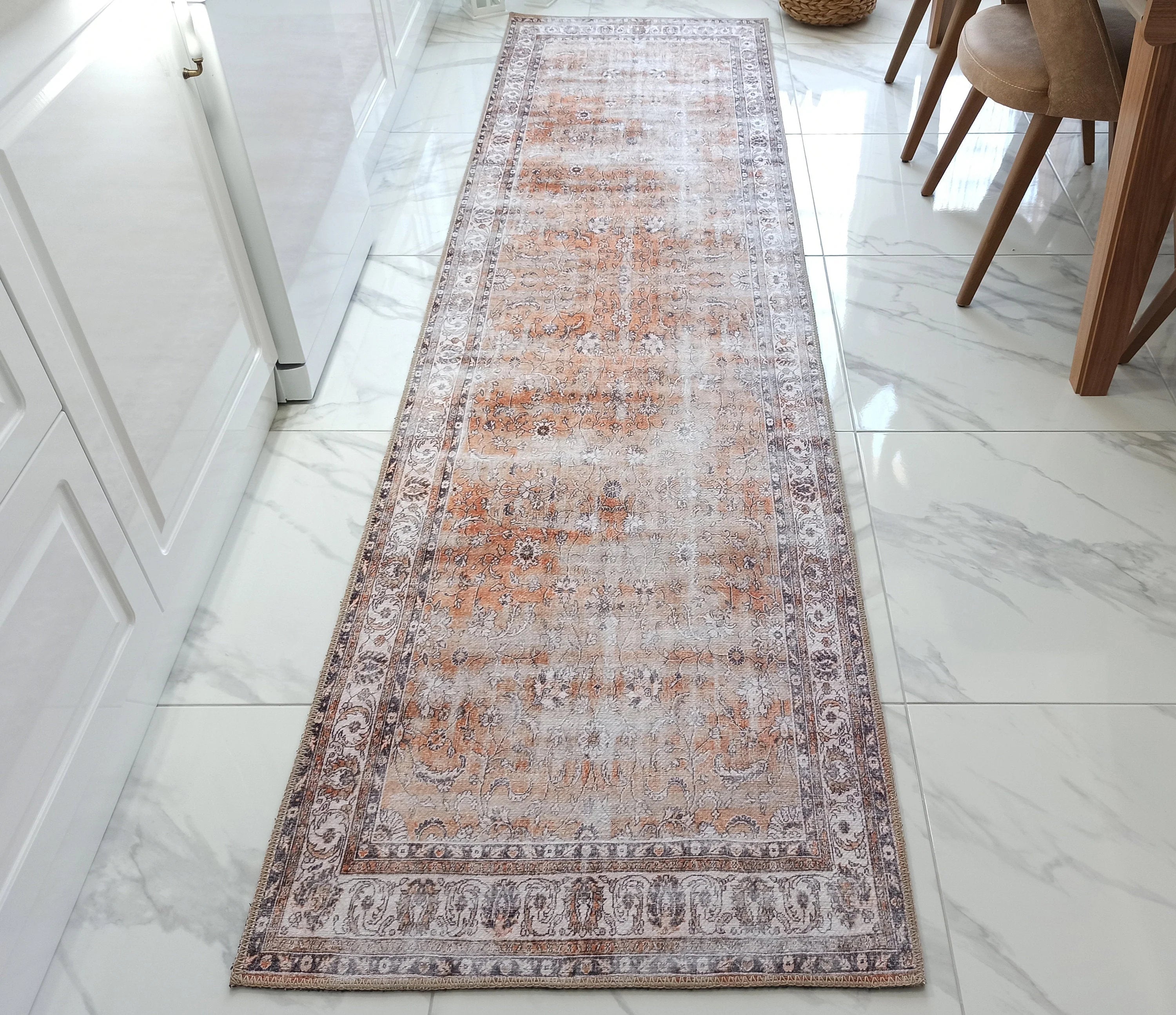 Solgun Turuncu ve Krem Eskitme Çiçekli Vintage Halı - OUTLET - AL159OU