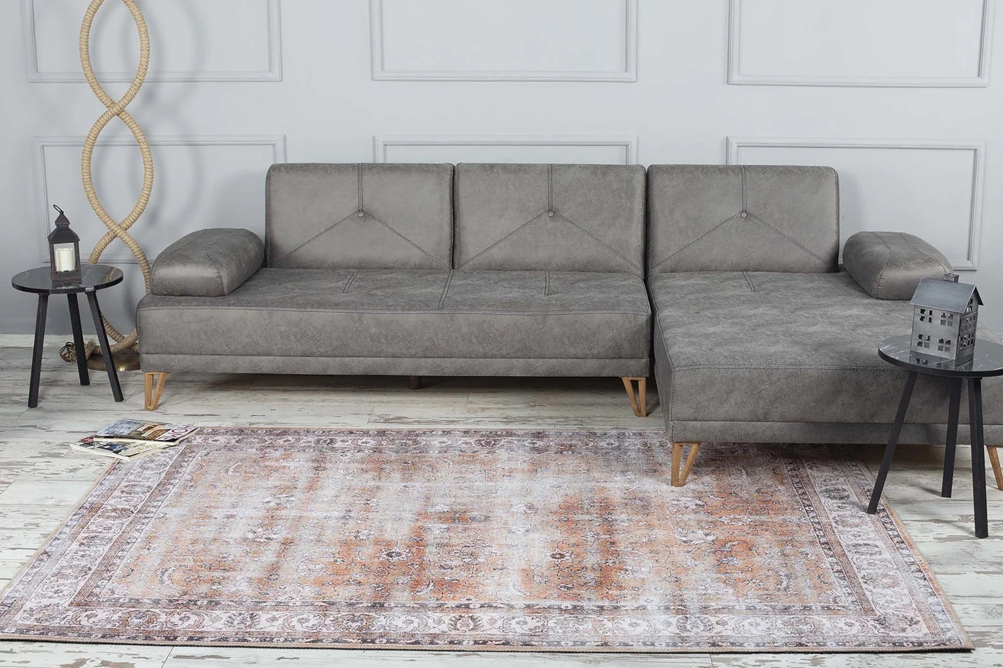 Solgun Turuncu ve Krem Eskitme Çiçekli Vintage Halı