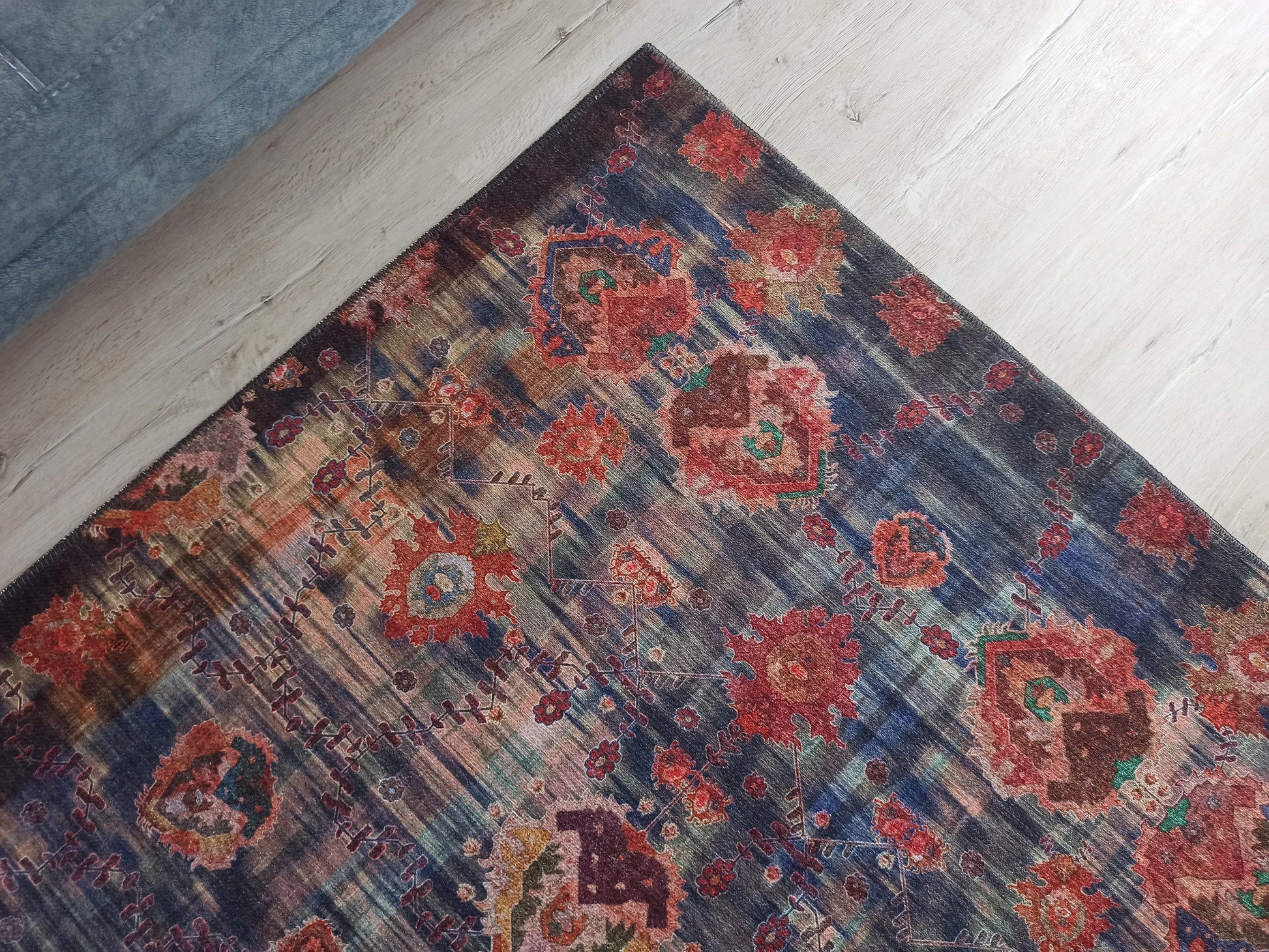 Lacivert ve Bordo Ebruli Geçişli Modern Vintage Halı