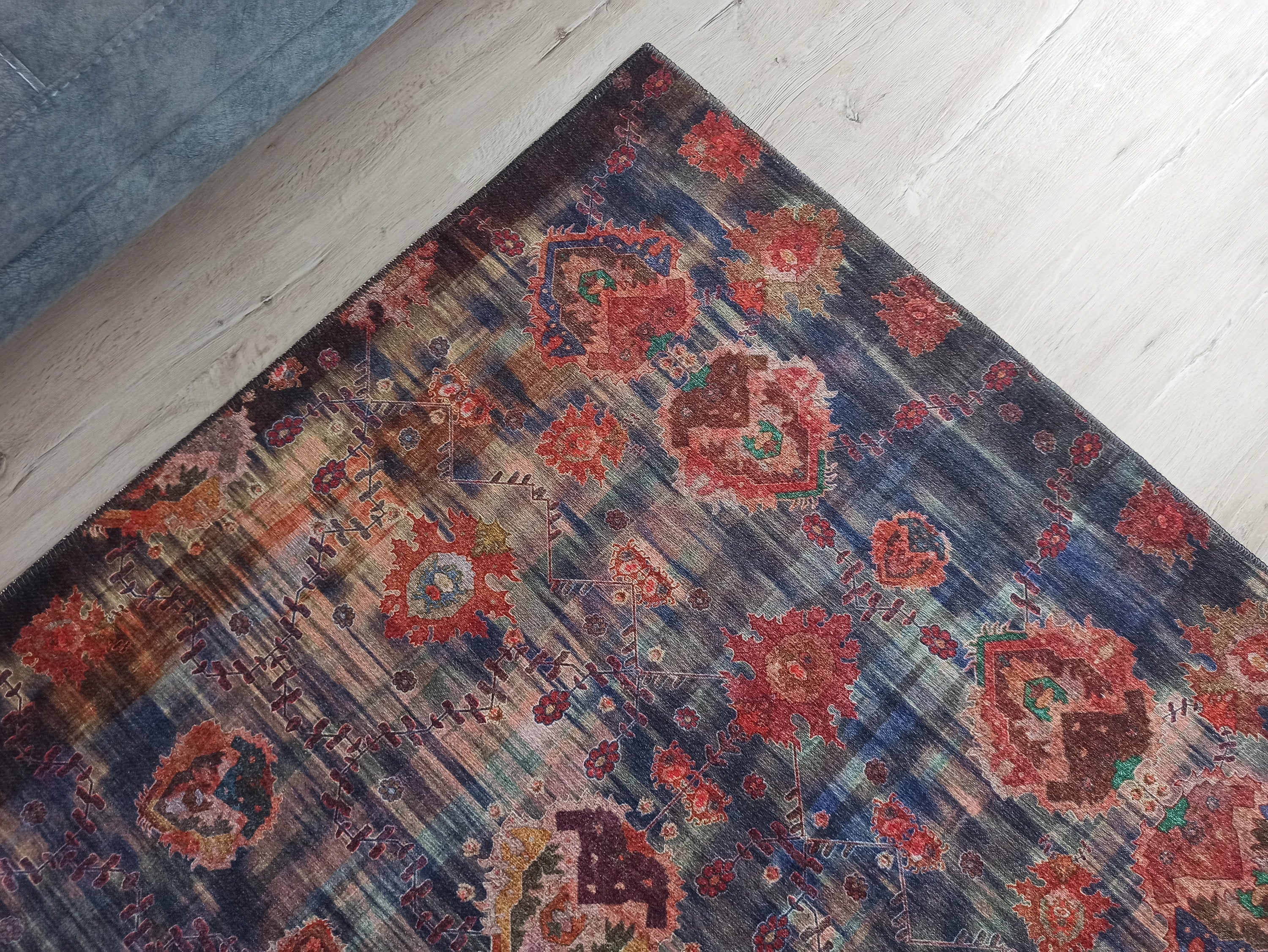 Lacivert ve Bordo Ebruli Geçişli Modern Vintage Halı