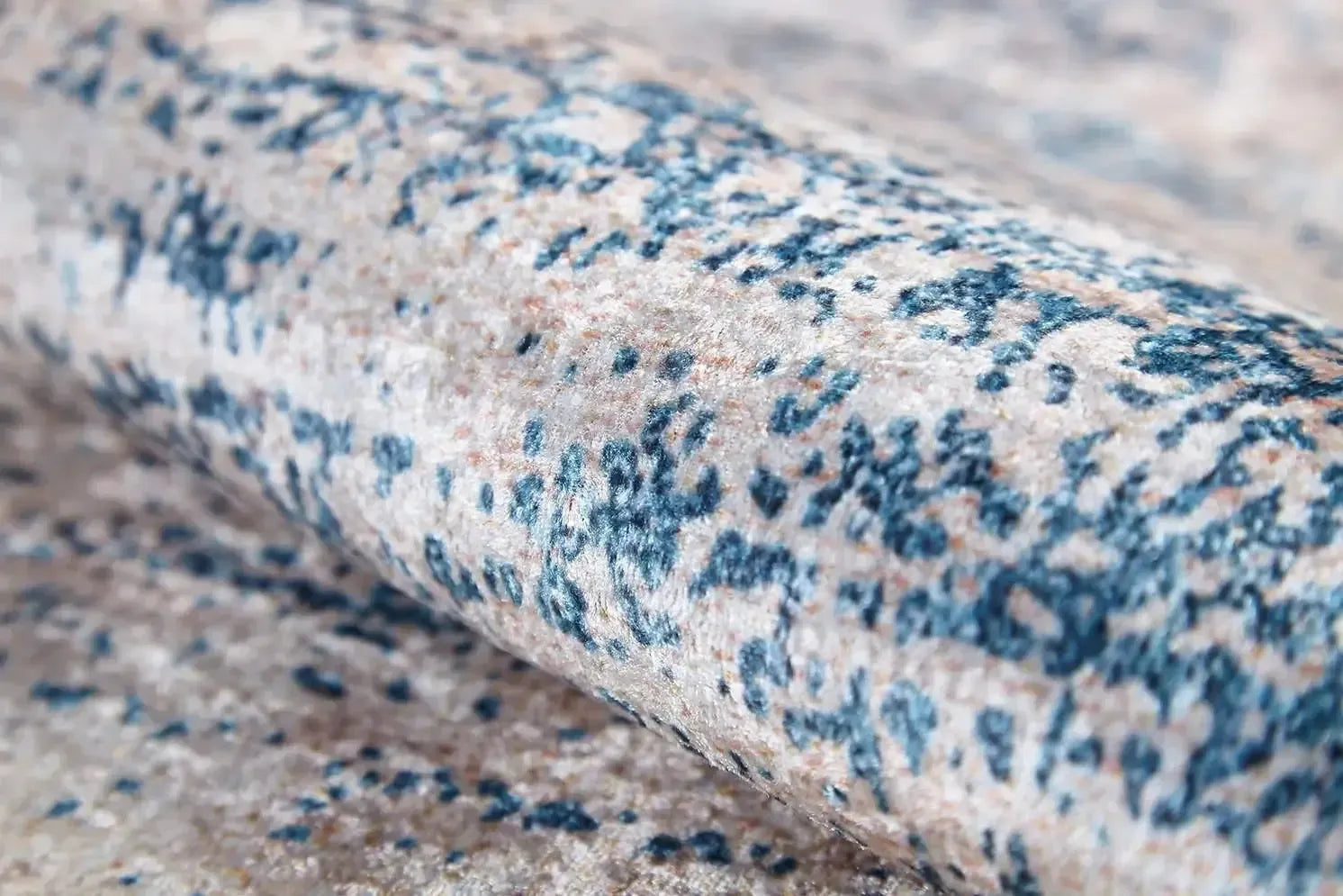 Açık Bej ve Soluk Mavi Çizgili Halı-Pera Halı