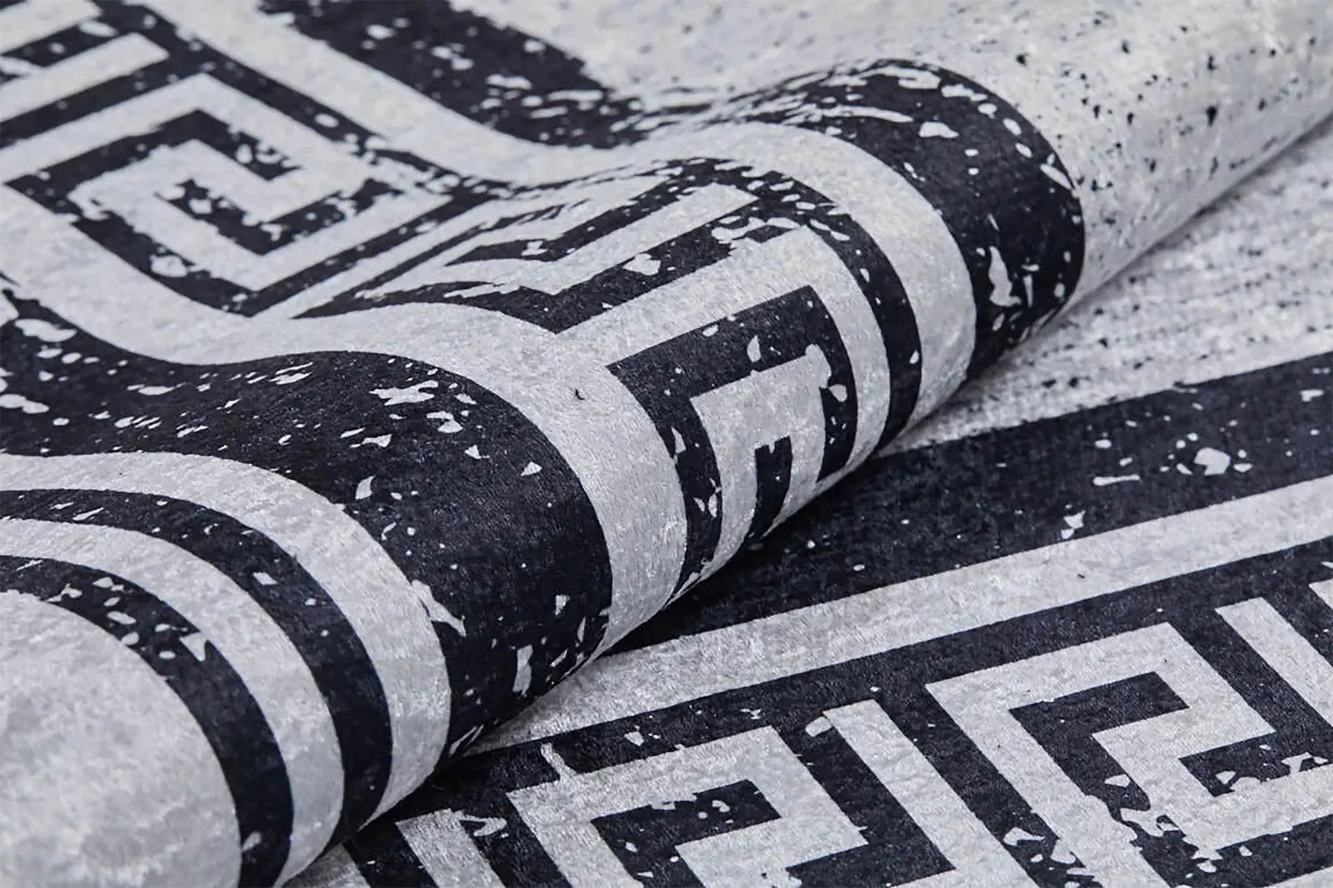 Açık Gri Beyaz Üzerine Siyah Yunan Anahtar Bordürlü Halı-Pera Halı