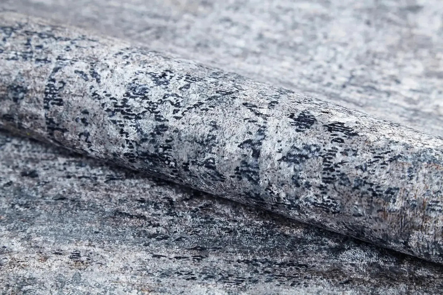 Açık Gri Eskitme Desenli Halı-Pera Halı