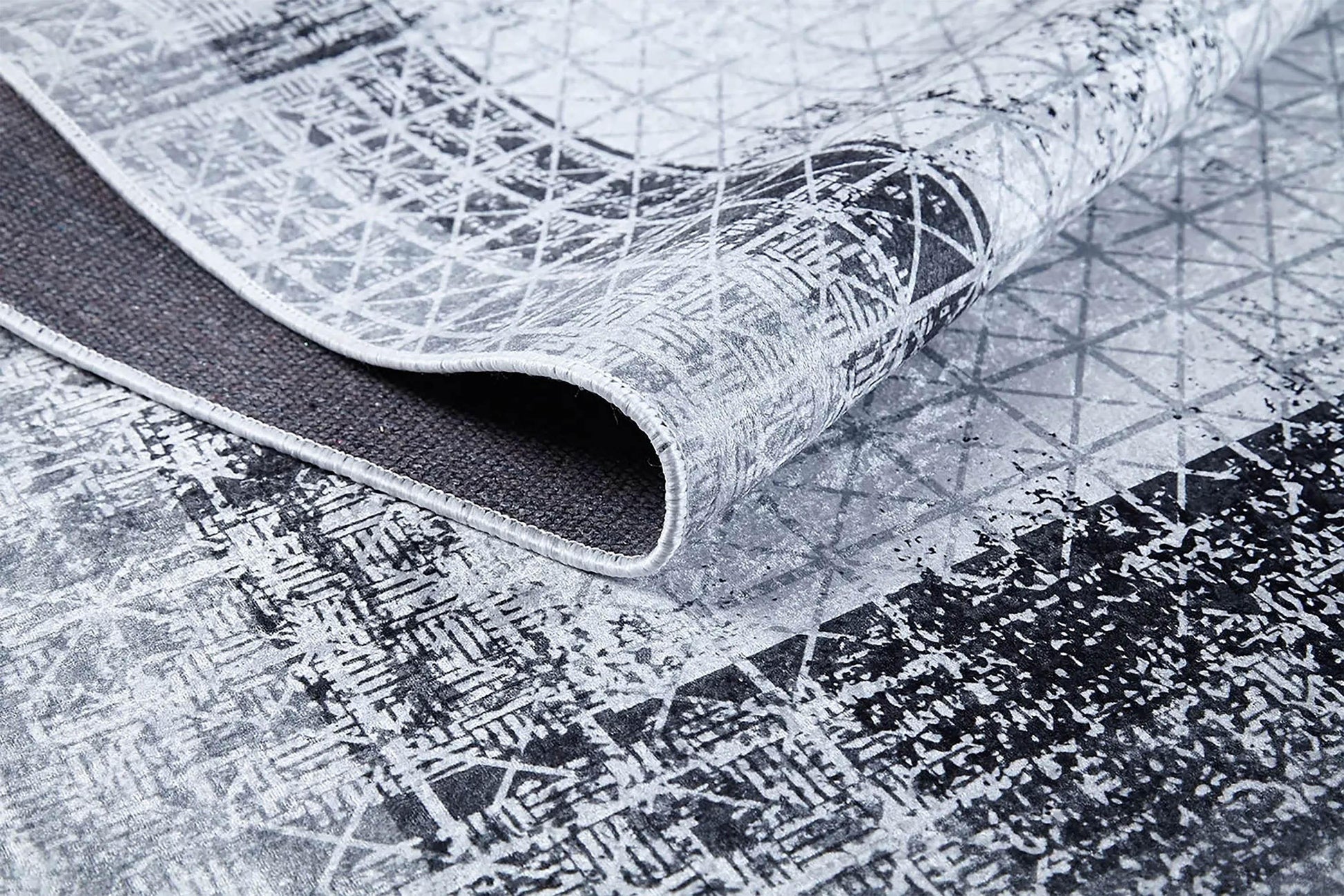 Açık Gri Geometrik Desenli Kontrastlı Çerçeve Halı-Pera Halı