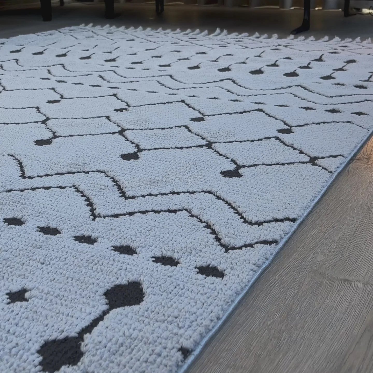 Açık Gri Siyah Etnik Geometrik Saçaklı Halı-Pera Halı