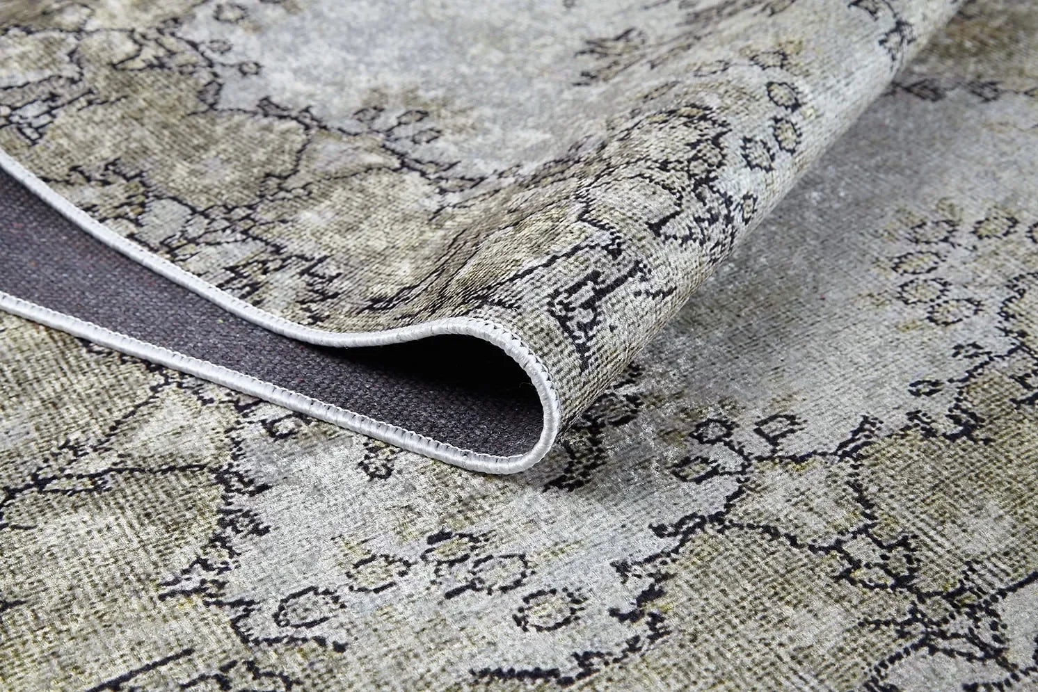 Açık Gri Yeşil Klasik Desenli Vintage Halı-Pera Halı