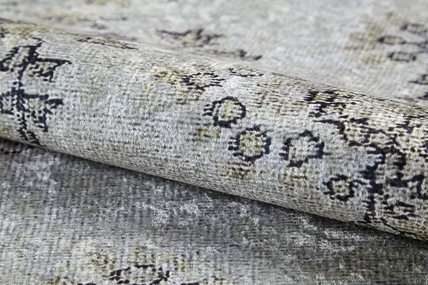 Açık Gri Yeşil Klasik Desenli Vintage Halı-Pera Halı