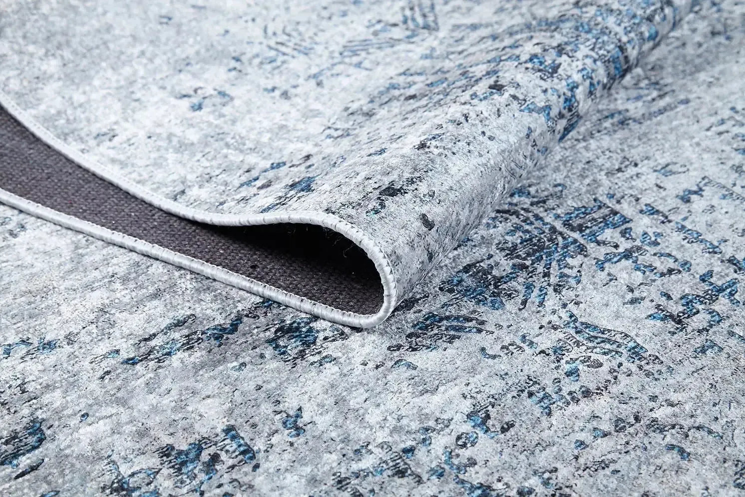 Açık Gri ve Mavi Eskitme Desenli Halı-Pera Halı