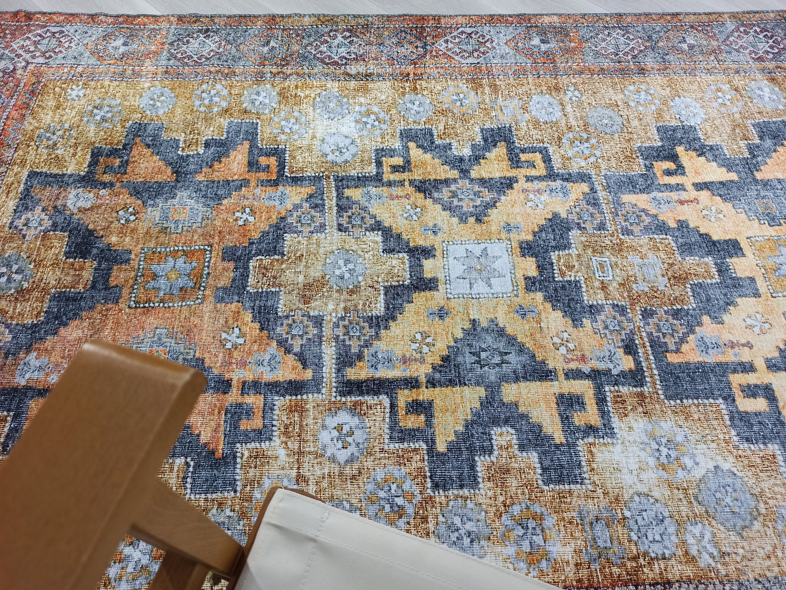 Rot-blauer Vintage-Teppich mit Medaillonmuster