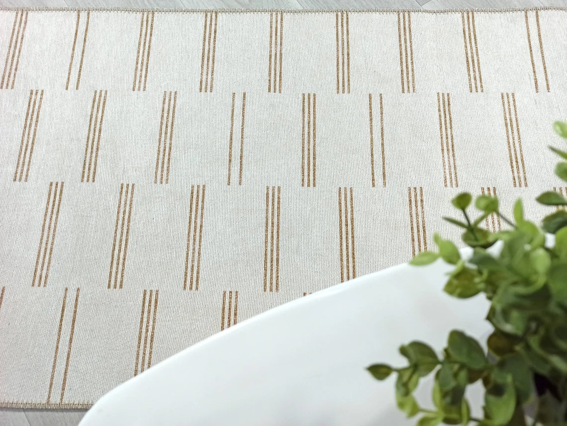 Neutraler Vintage-Teppich mit beigen und braunen Streifen