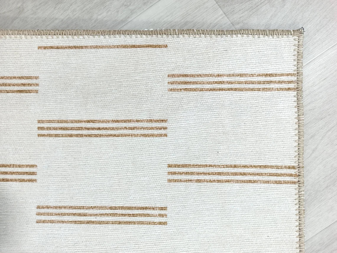 Neutraler Vintage-Teppich mit beigen und braunen Streifen