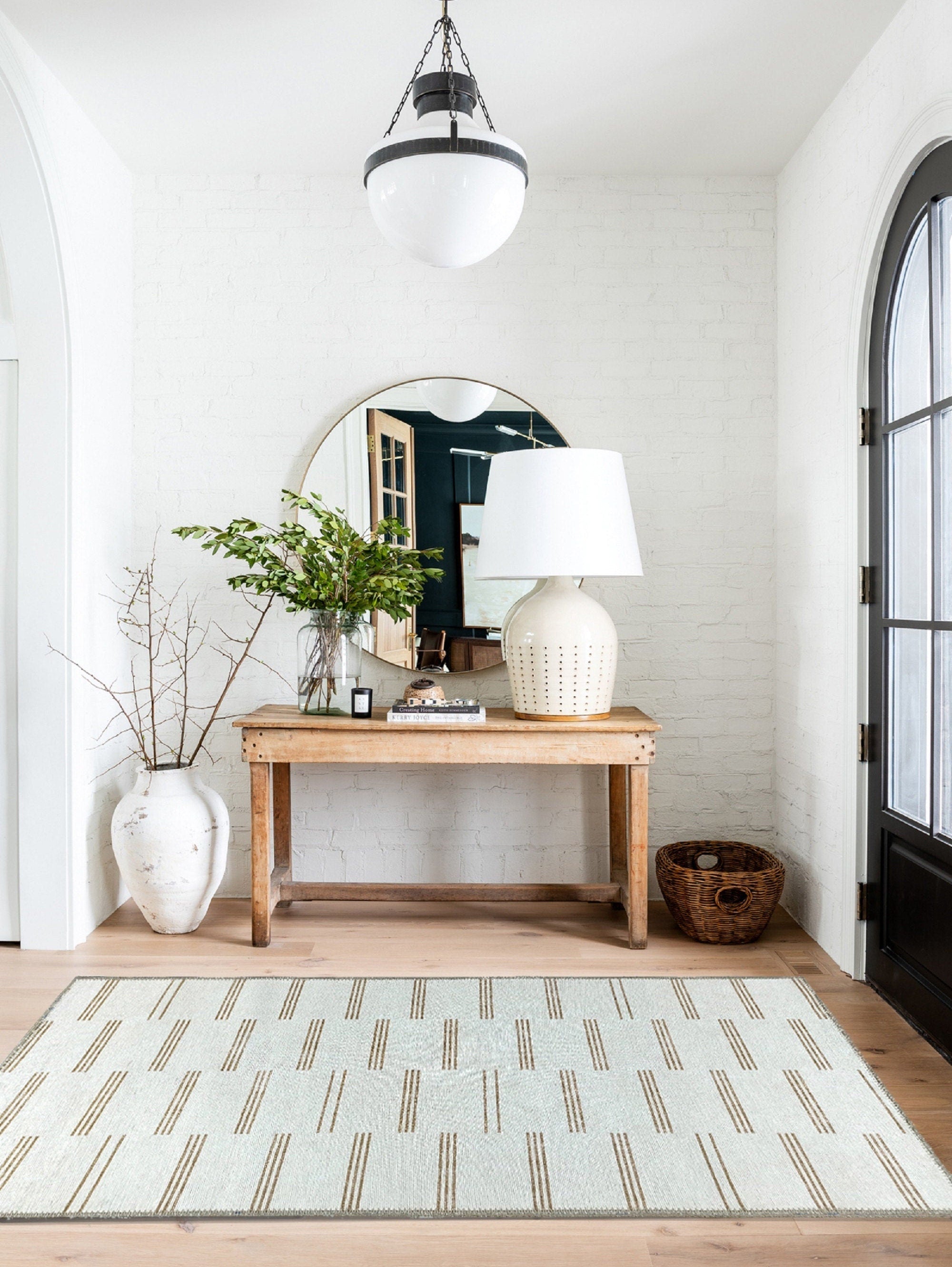 Neutraler Vintage-Teppich mit beigen und braunen Streifen