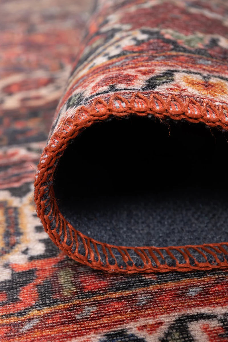 Siyah ve Kiremit Geleneksel Desenli Folk Halı