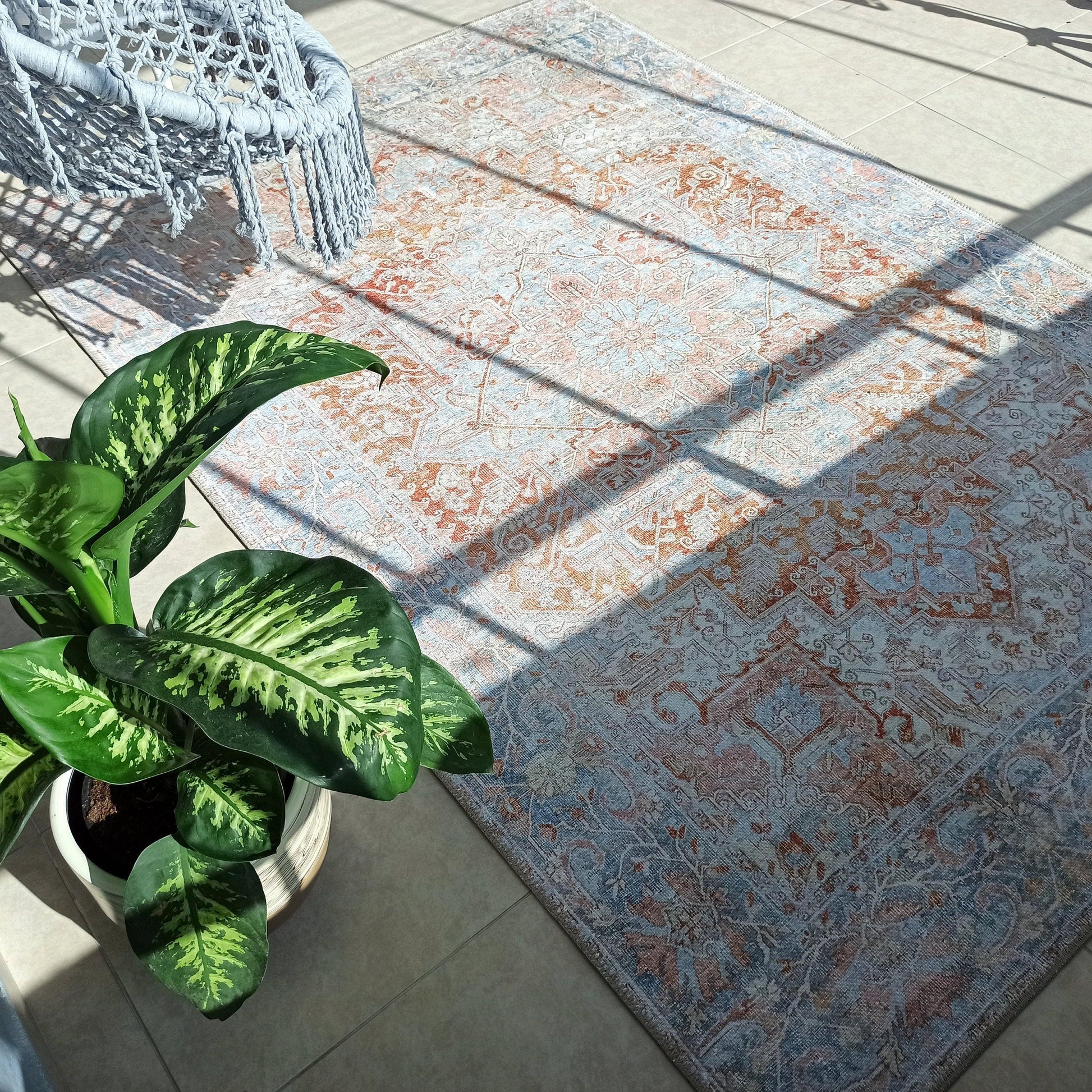 Bej ve Mavi Renkli Eskitilmiş Vintage Halı-Pera Halı