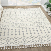 Beyaz Gri Etnik Geometrik Saçaklı Modern Halı-Pera Halı